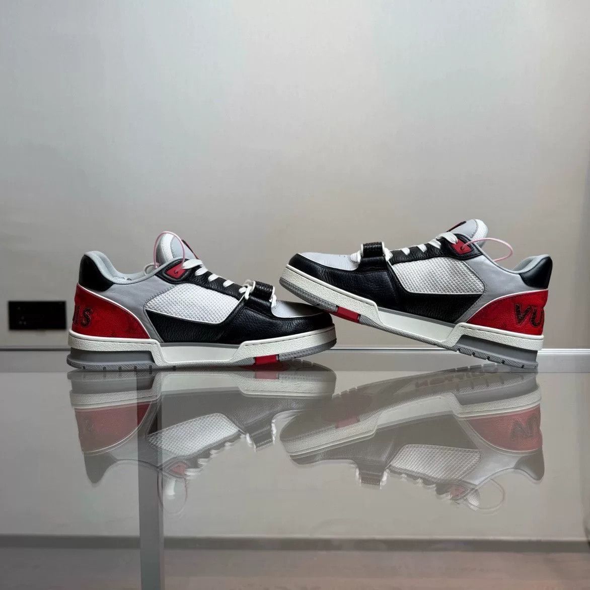Louis Vuitton Louis Vuitton LV Trainer Black Red Size US 9 / EU 42 - 5 Thumbnail