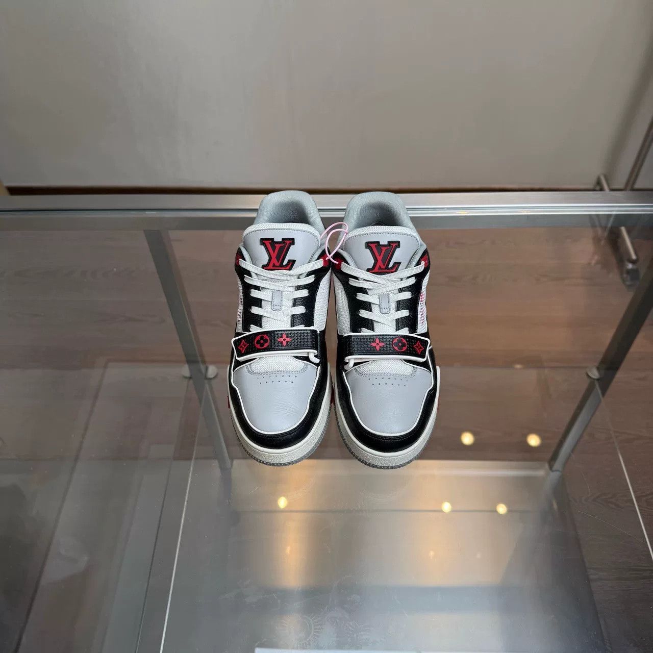 Louis Vuitton Louis Vuitton LV Trainer Black Red Size US 9 / EU 42 - 6 Thumbnail