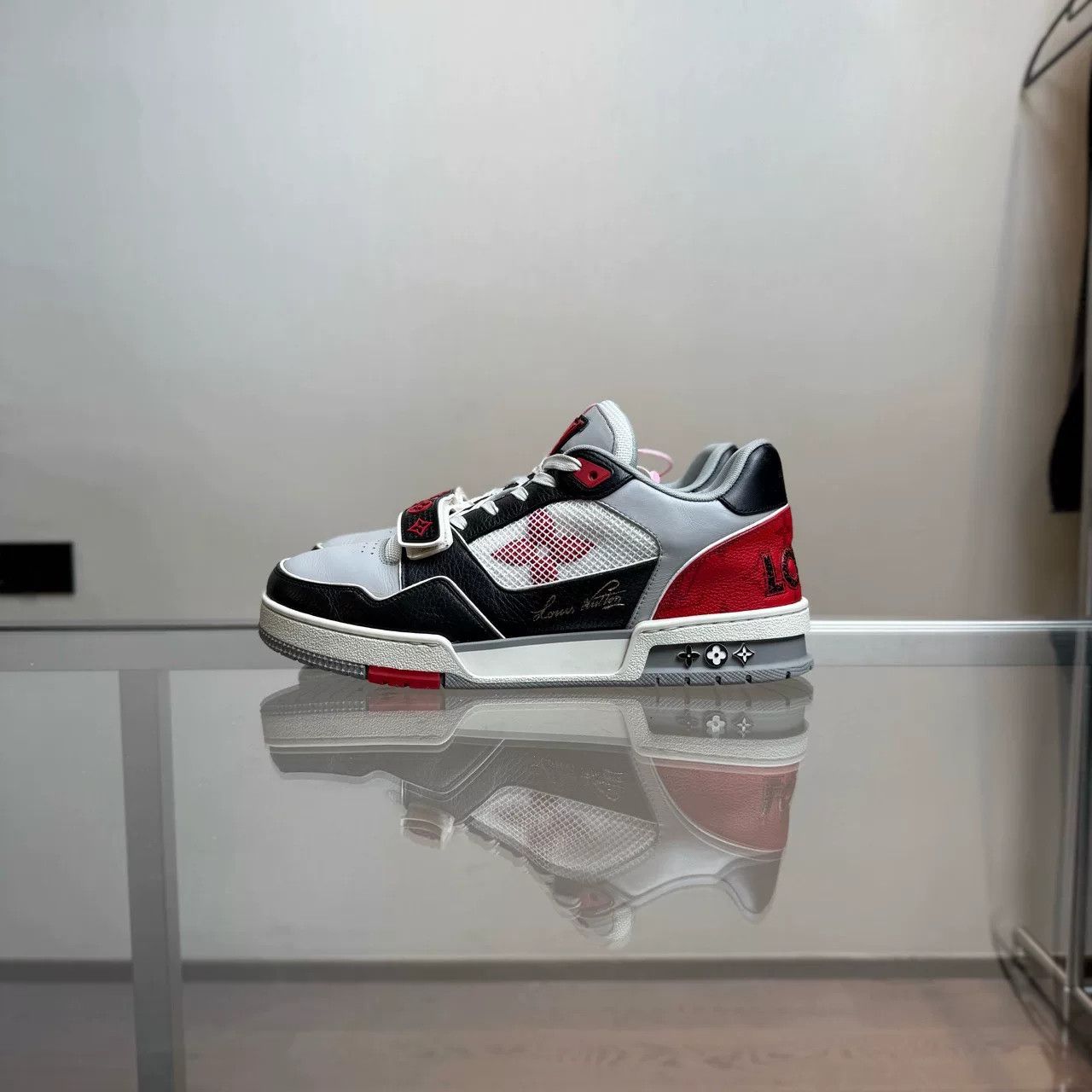 Louis Vuitton Louis Vuitton LV Trainer Black Red Size US 9 / EU 42 - 2 Thumbnail