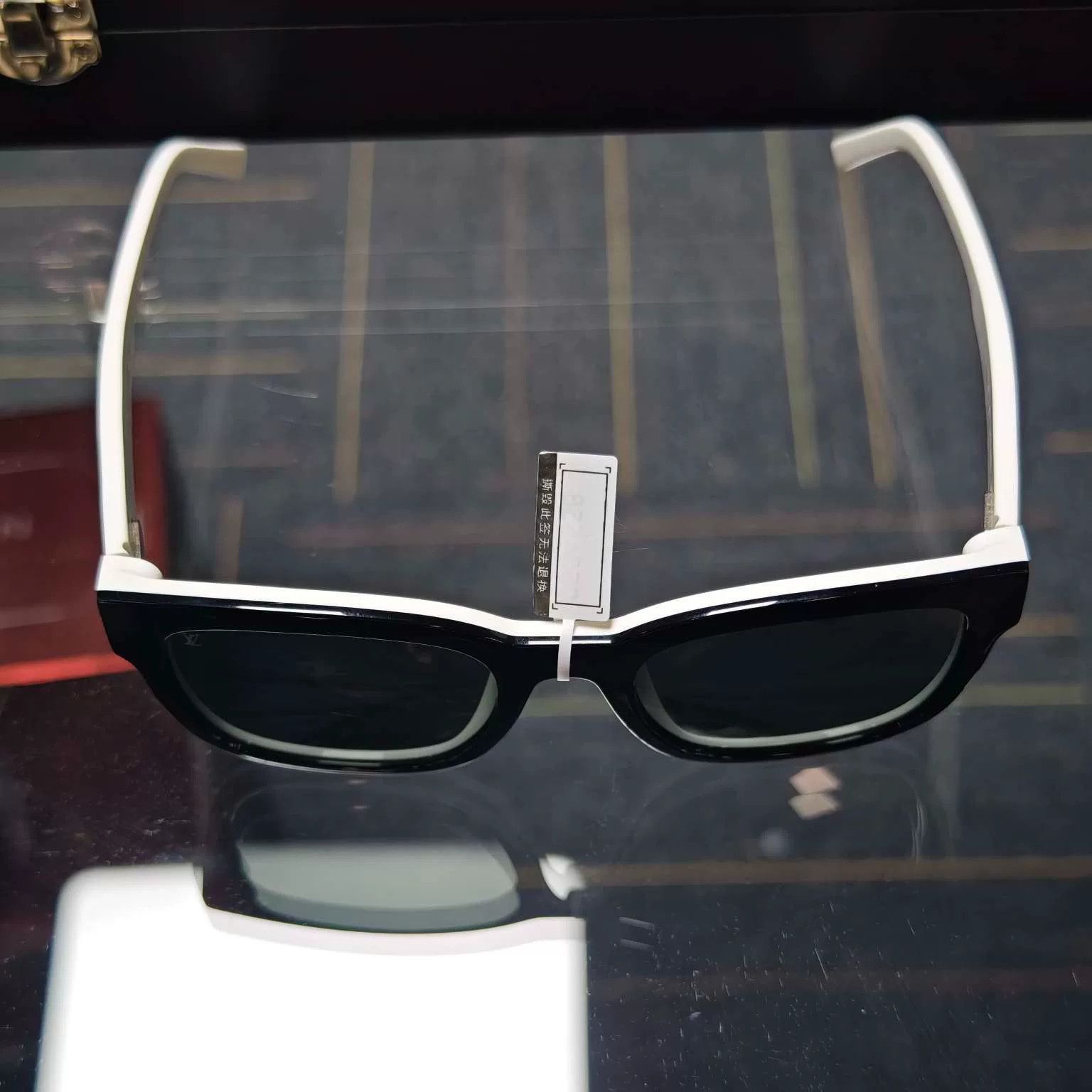 Louis Vuitton Louis Vuitton Side Logo Sunglasses Size ONE SIZE - 4 Thumbnail