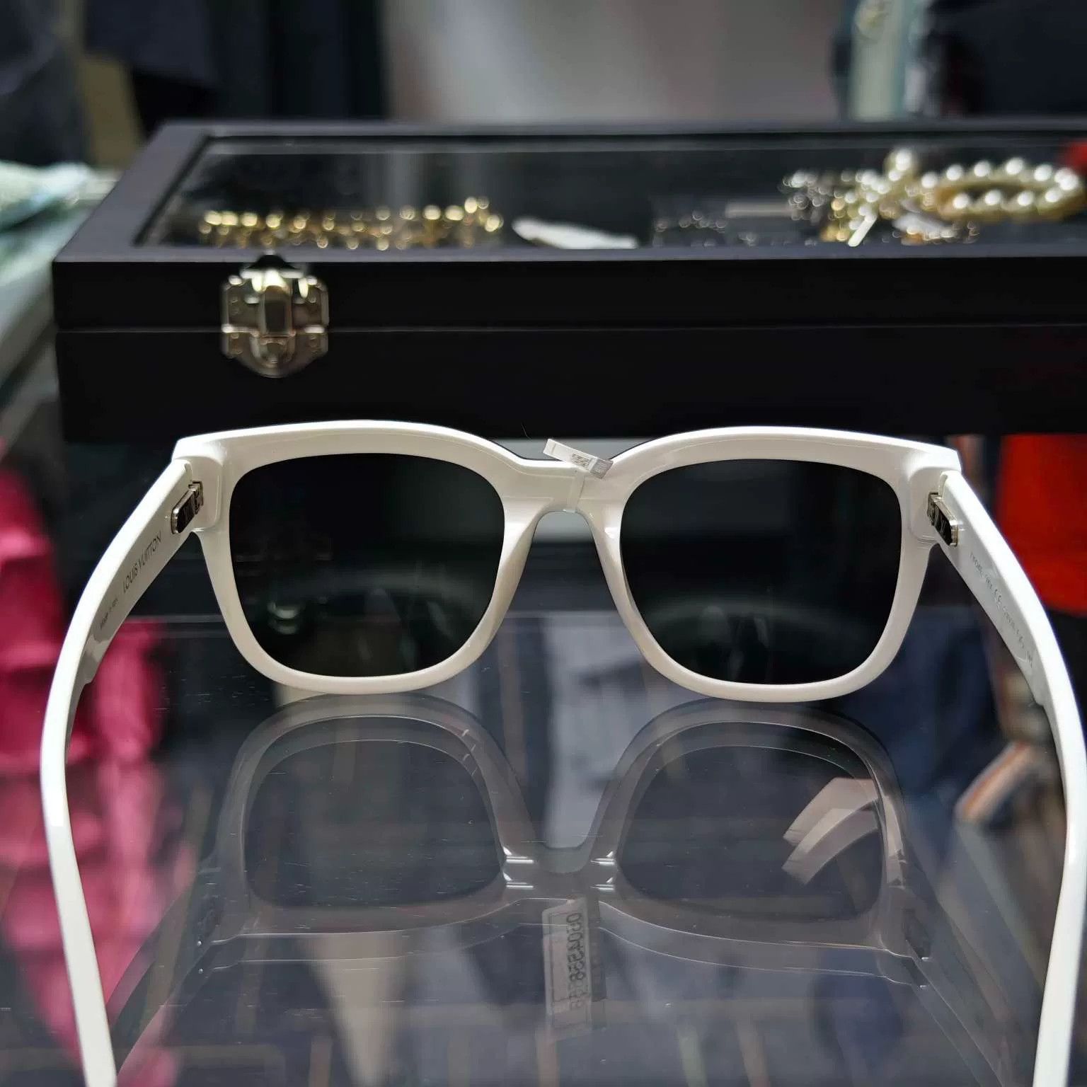 Louis Vuitton Louis Vuitton Side Logo Sunglasses Size ONE SIZE - 7 Thumbnail
