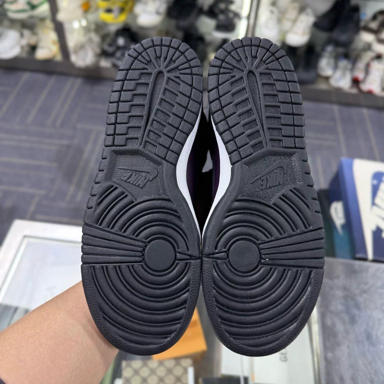 Hiroshi Fujiwara Nike Dunk Fragment Hiroshi Fujiwara Size US 7.5 / EU 40-41 - 2 Thumbnail