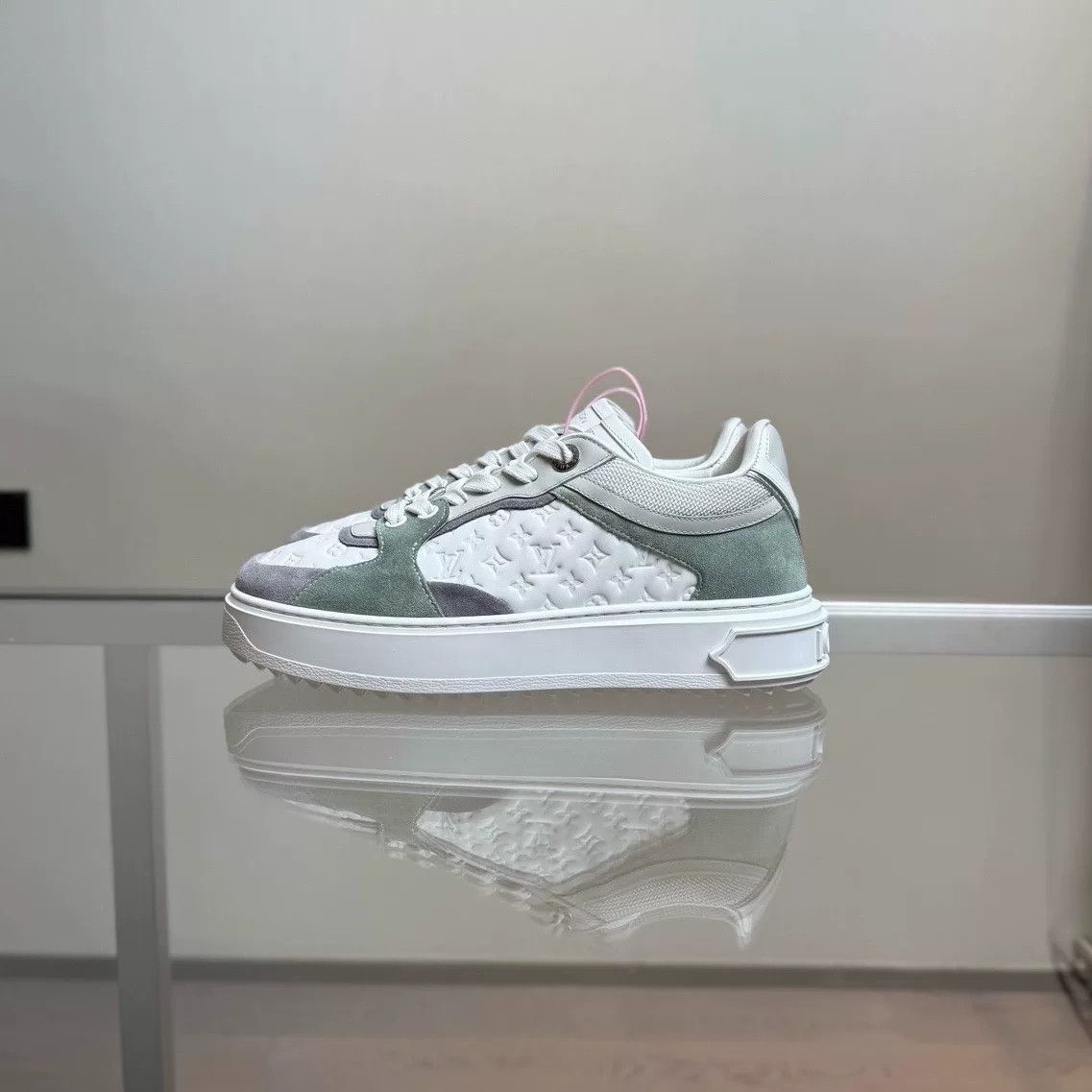 Louis Vuitton Louis Vuitton LV TIME OUT Sneakers Size US 5 / IT 35 - 3 Thumbnail