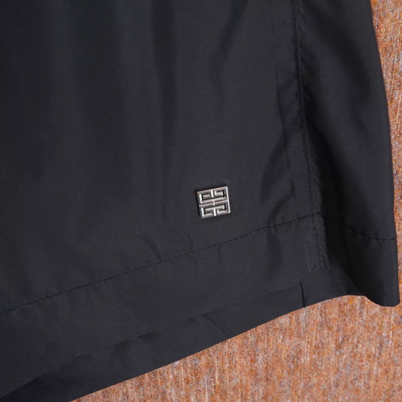 Givenchy GIVENCHY Black Metal Logo Shorts Size US 30 / EU 46 - 3 Thumbnail