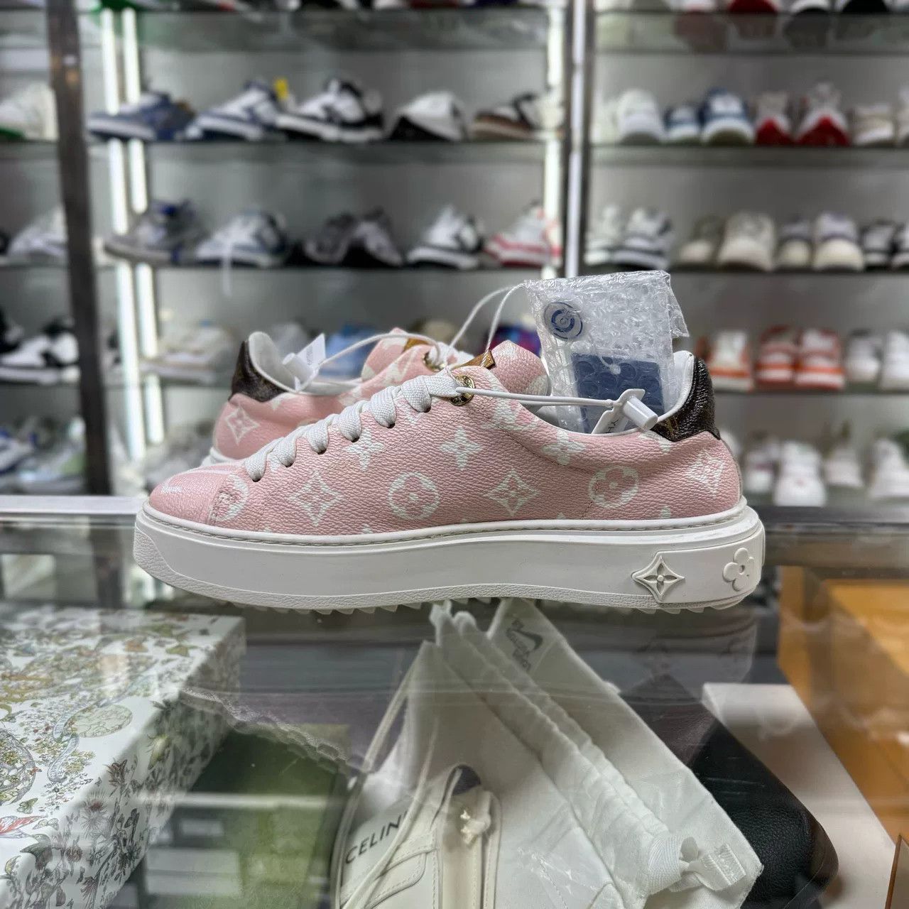 Louis Vuitton Louis Vuitton Time Out Monogram Sneakers Size US 7 / IT 37 - 5 Thumbnail