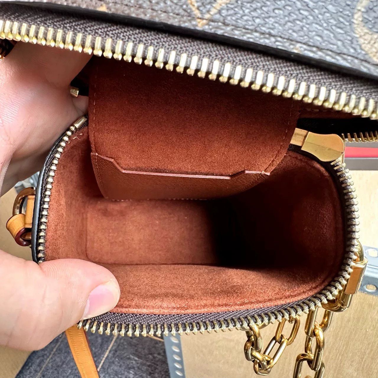Louis Vuitton Louis Vuitton Phone Box Crossbody Bag Size ONE SIZE - 8 Thumbnail