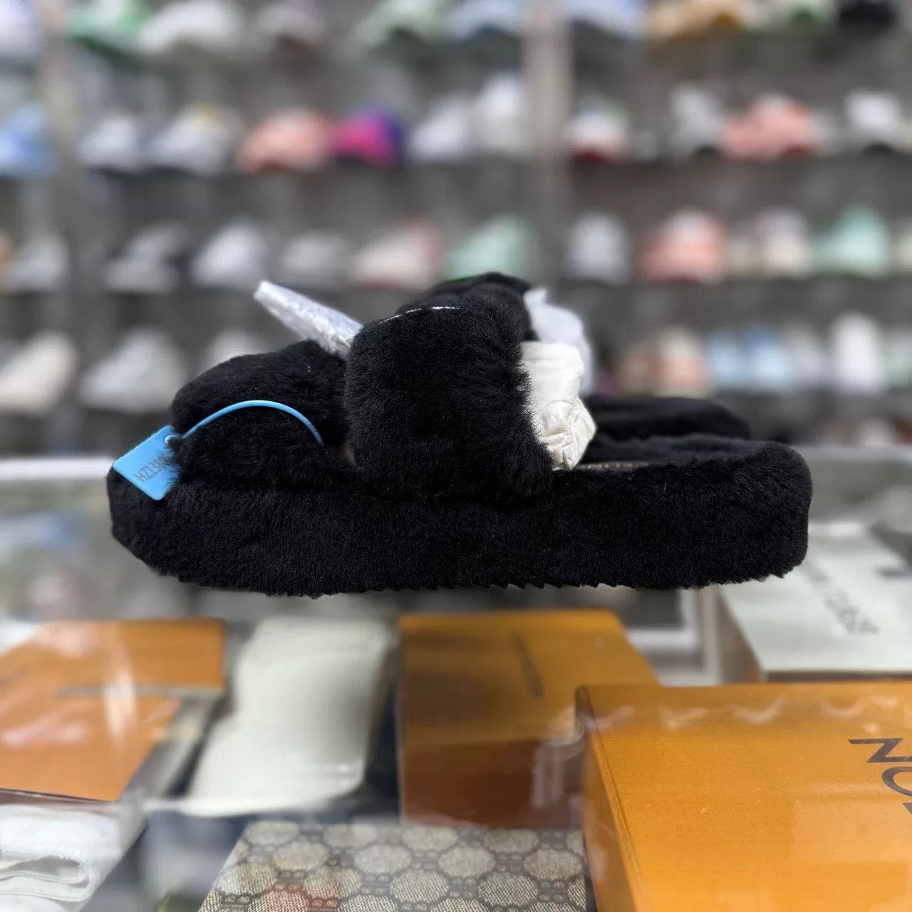 Celine CELINE 24SS TRIOMPHE Sheepskin Fur Slippers Size US 6 / IT 36 - 2 Thumbnail