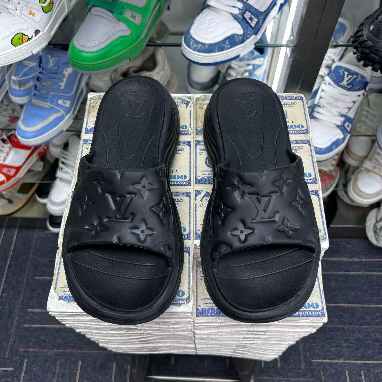 Louis Vuitton LV POOL55 Line Embossed Logo Slippers Size US 6 / EU 39 - 6 Thumbnail