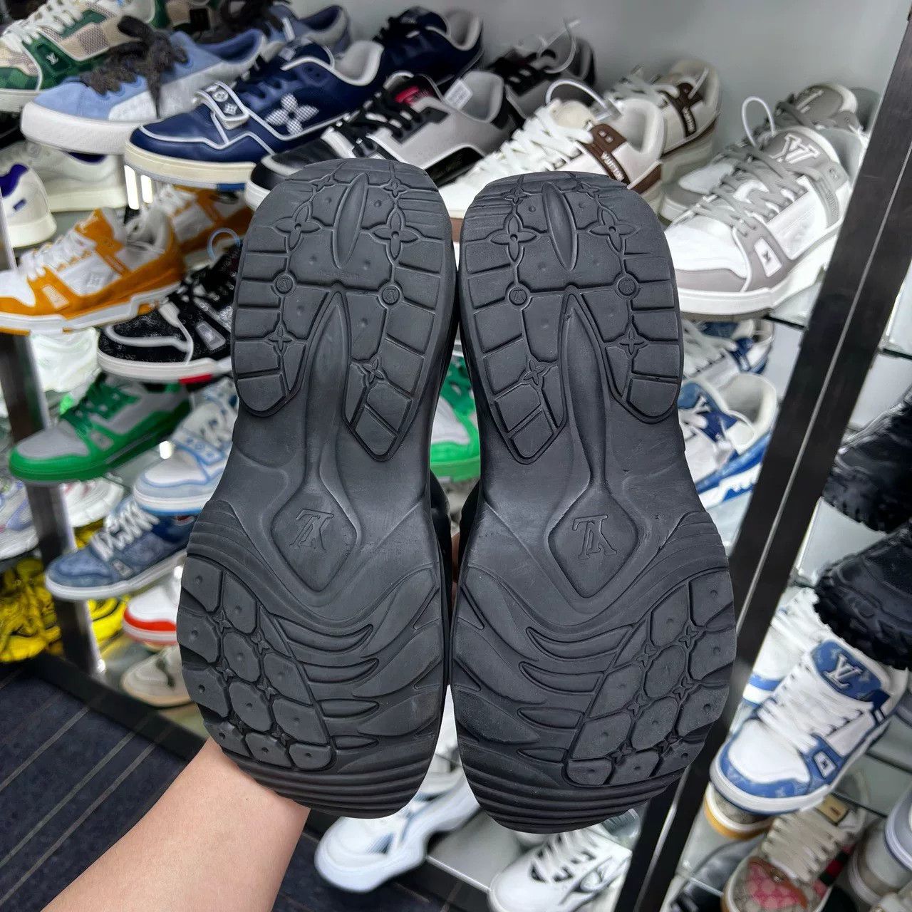 Louis Vuitton LV POOL55 Line Embossed Logo Slippers Size US 6 / EU 39 - 7 Thumbnail