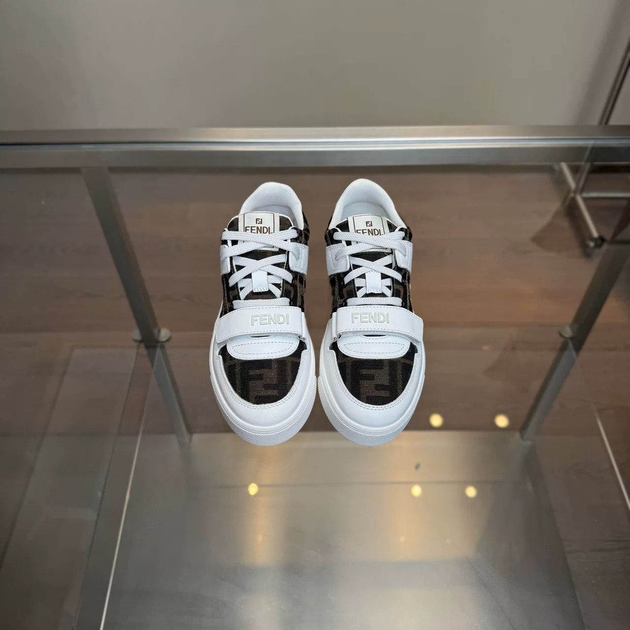 Fendi Fendi White Monogram Velcro Sneakers Size US 5 / IT 35 - 6 Thumbnail