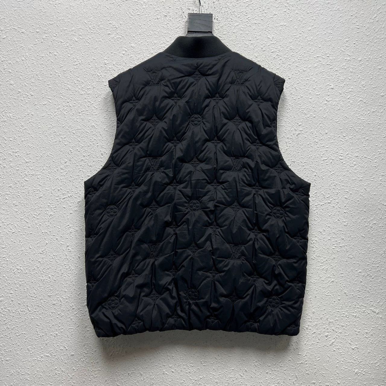 Louis Vuitton Louis Vuitton SS23 Black Logo Quilted Vest Size US XL / EU 56 / 4 - 2 Thumbnail