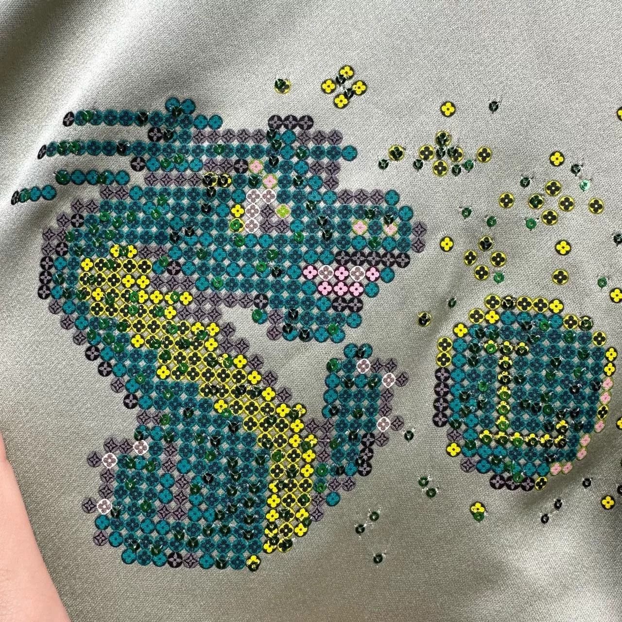 Louis Vuitton Louis Vuitton Year of Dragon Mosaic Logo Jacket Size US L / EU 52-54 / 3 - 6 Thumbnail