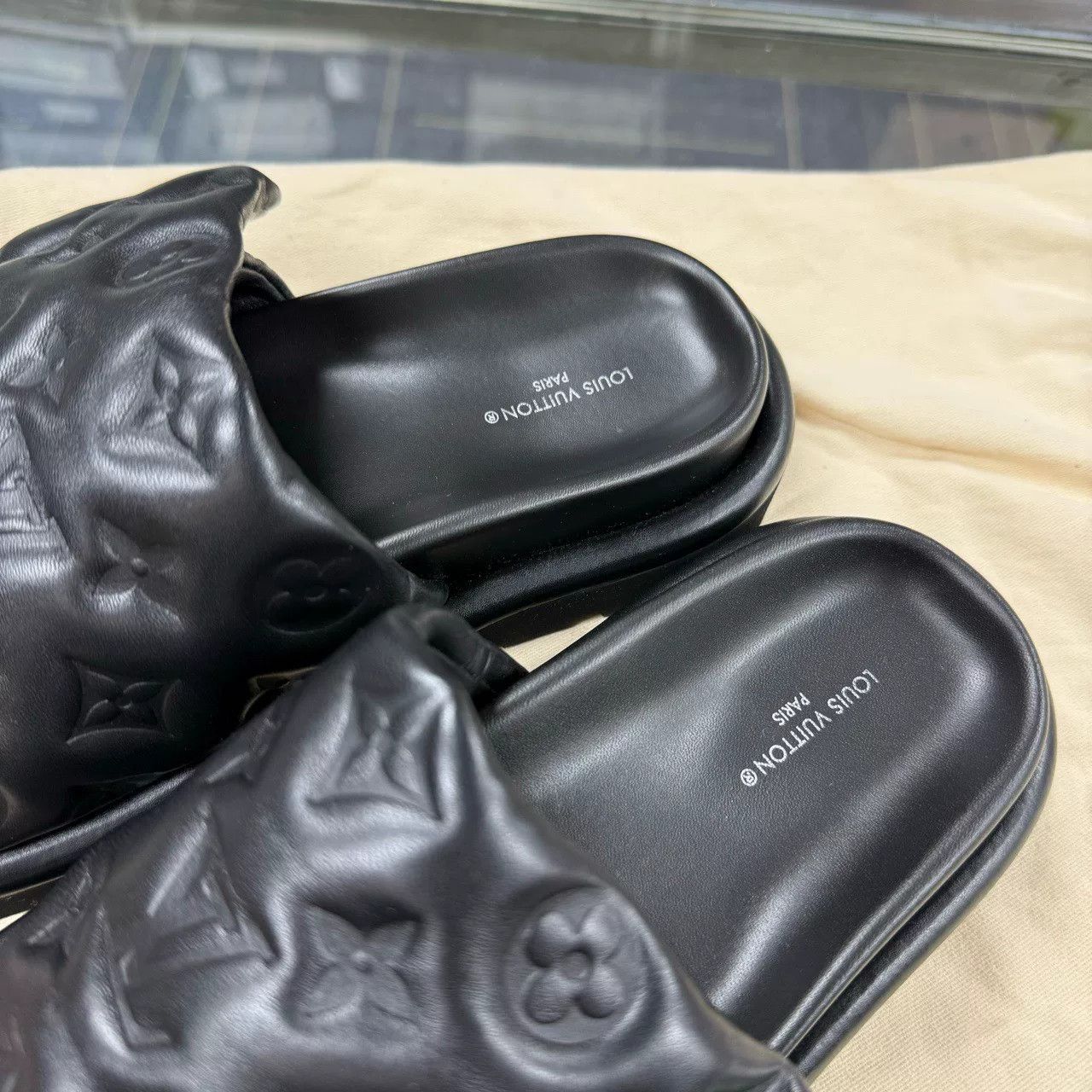 Louis Vuitton Louis Vuitton LV Embossed Monogram Slippers Size US 5 / IT 35 - 4 Thumbnail