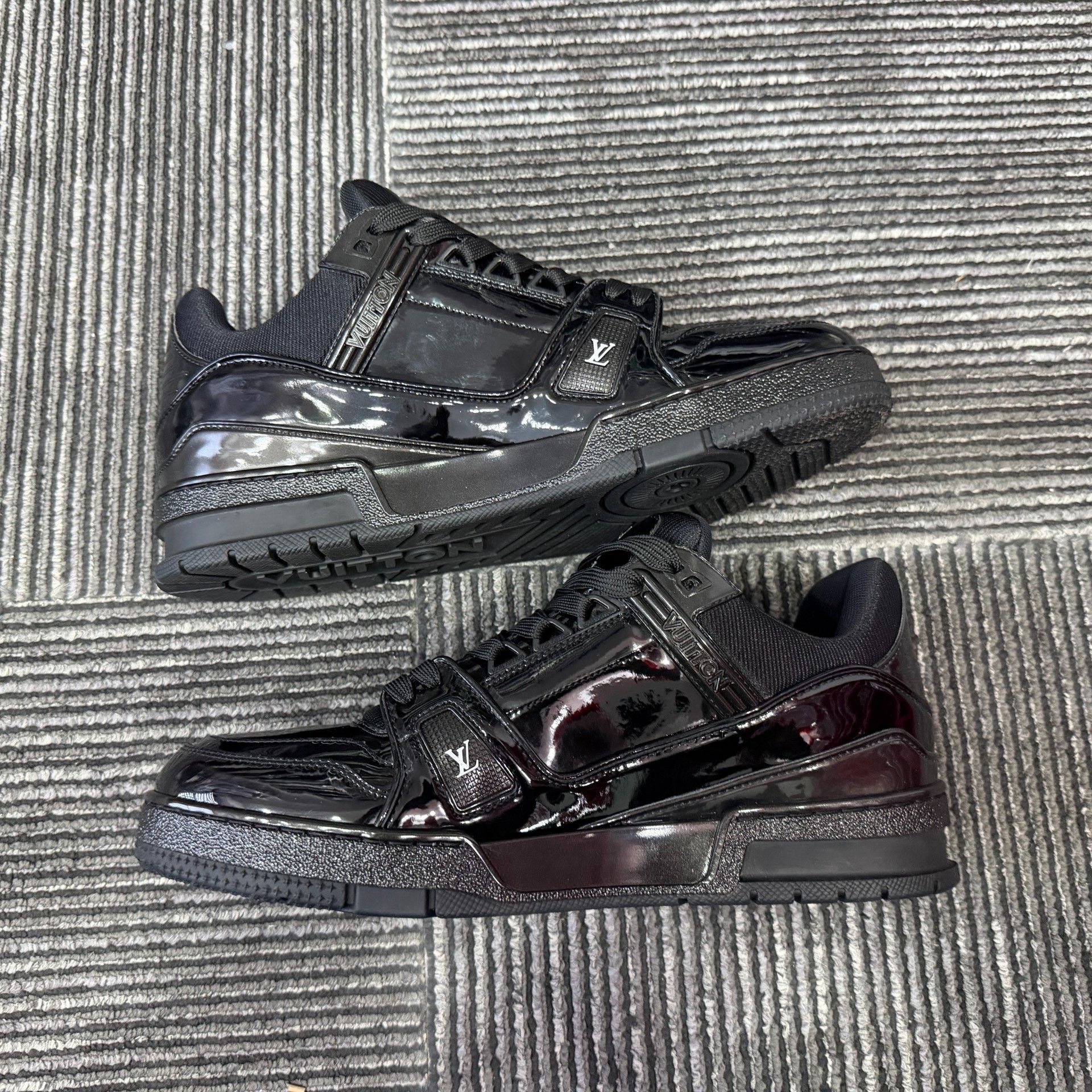 Louis Vuitton Louis Vuitton Training Black Lowtop Sneakers 8 Men Size US 8 / EU 41 - 3 Thumbnail