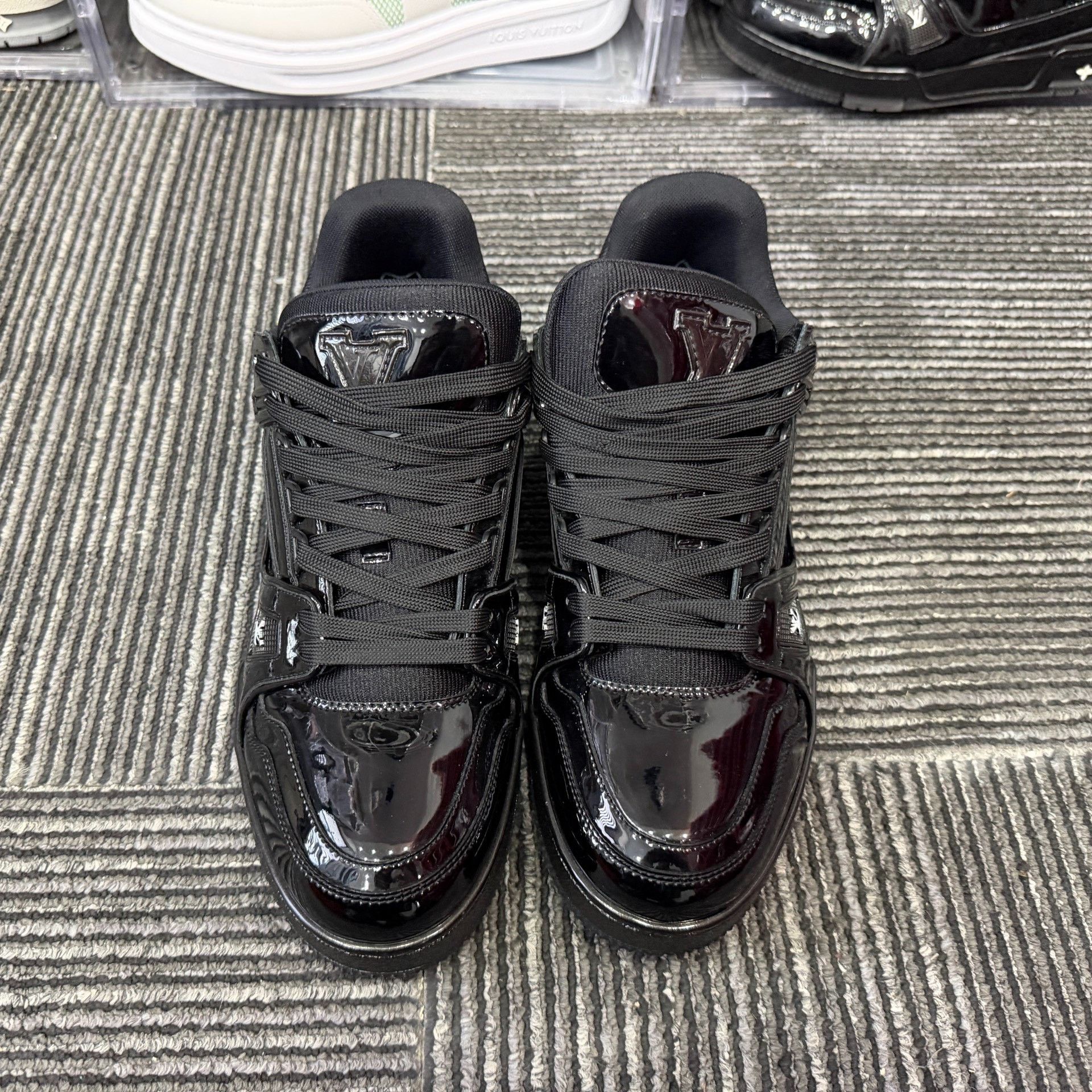 Louis Vuitton Louis Vuitton Training Black Lowtop Sneakers 8 Men Size US 8 / EU 41 - 4 Thumbnail