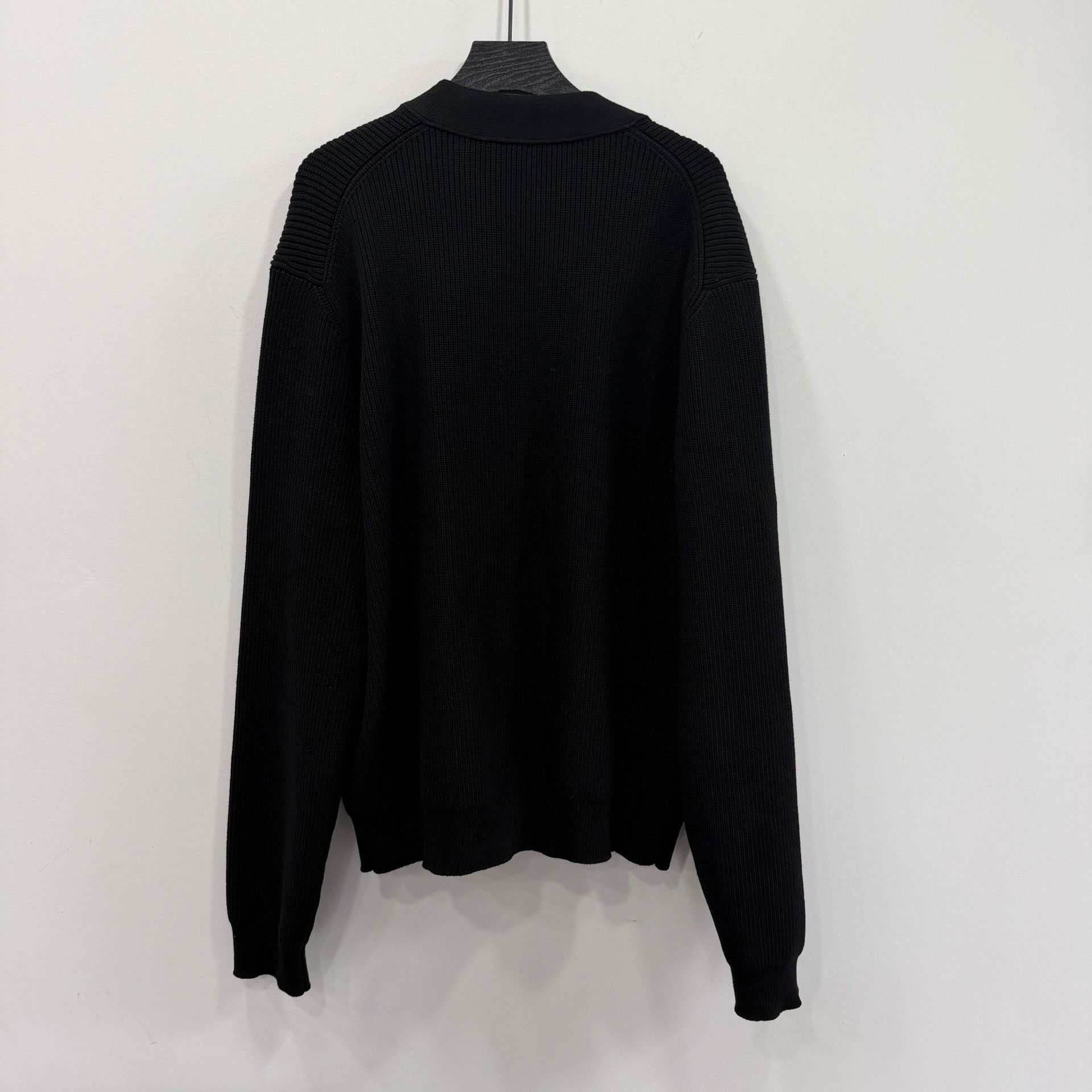 Louis Vuitton Louis Vuitton Black Sweater M Women Size M / US 6-8 / IT 42-44 - 2 Thumbnail