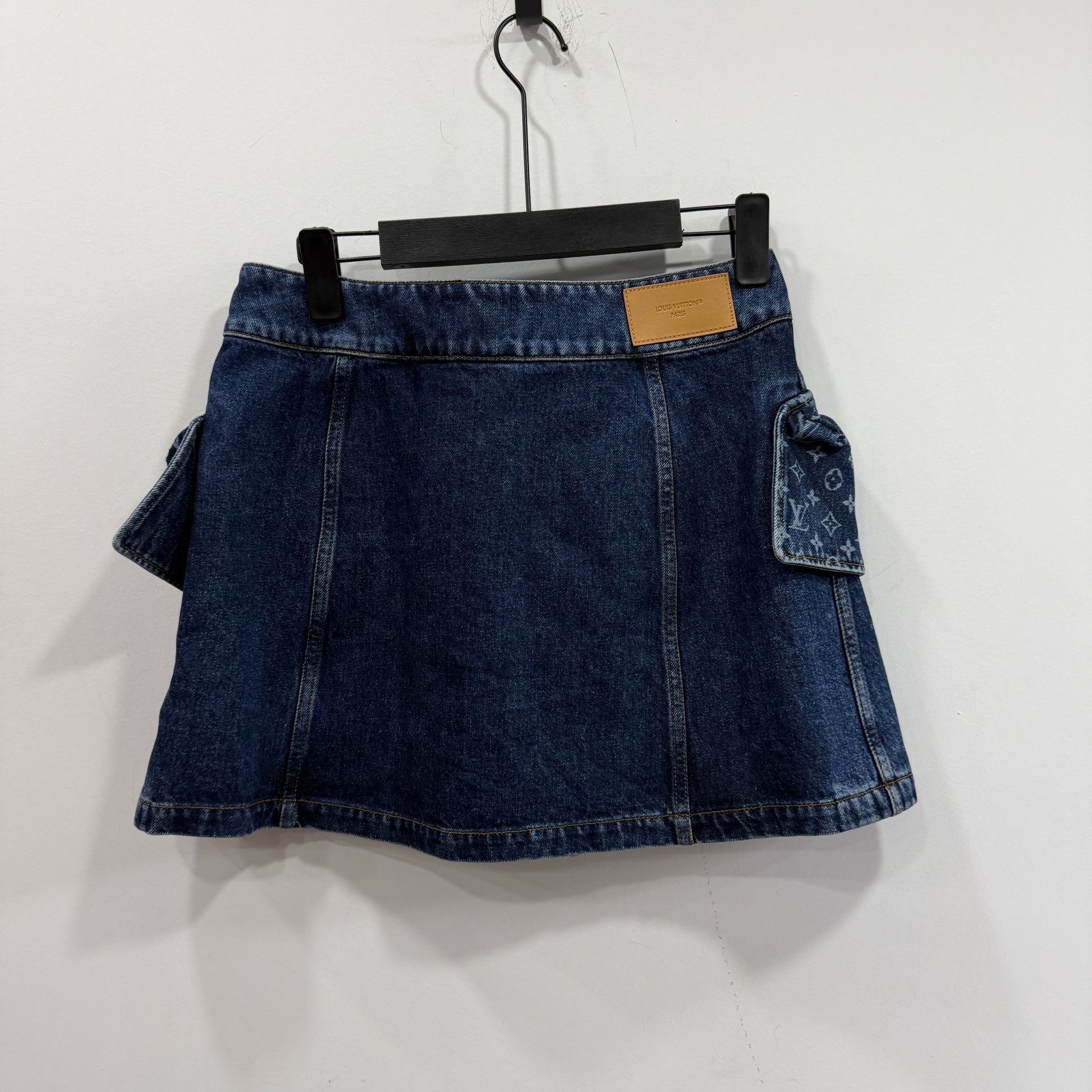 Louis Vuitton Louis Vuitton Denim Printed Skirt 40 Women Size 40" / US 18 - 2 Thumbnail