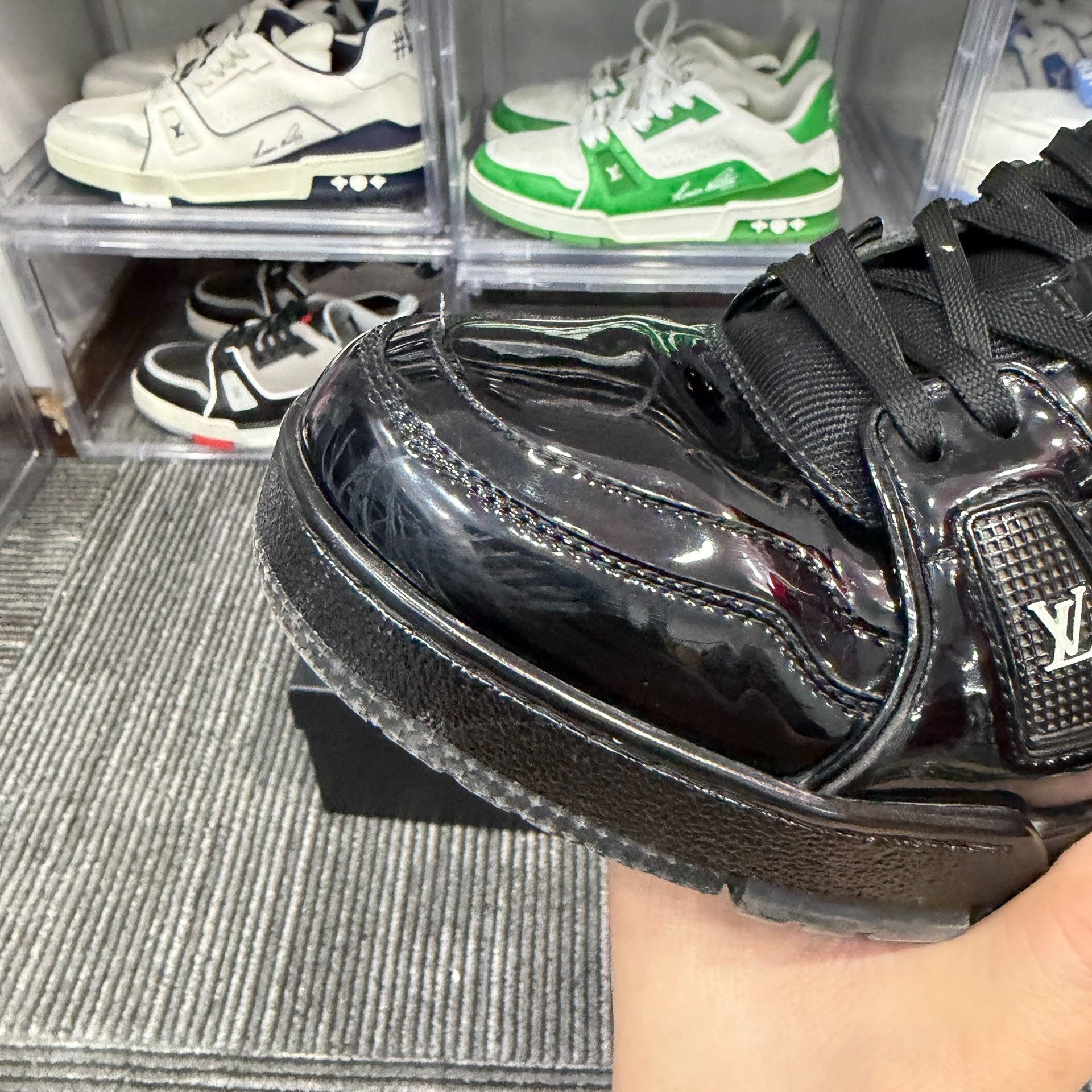 Louis Vuitton Louis Vuitton Training Black Lowtop Sneakers 7 Men Size US 7 / EU 40 - 8 Thumbnail