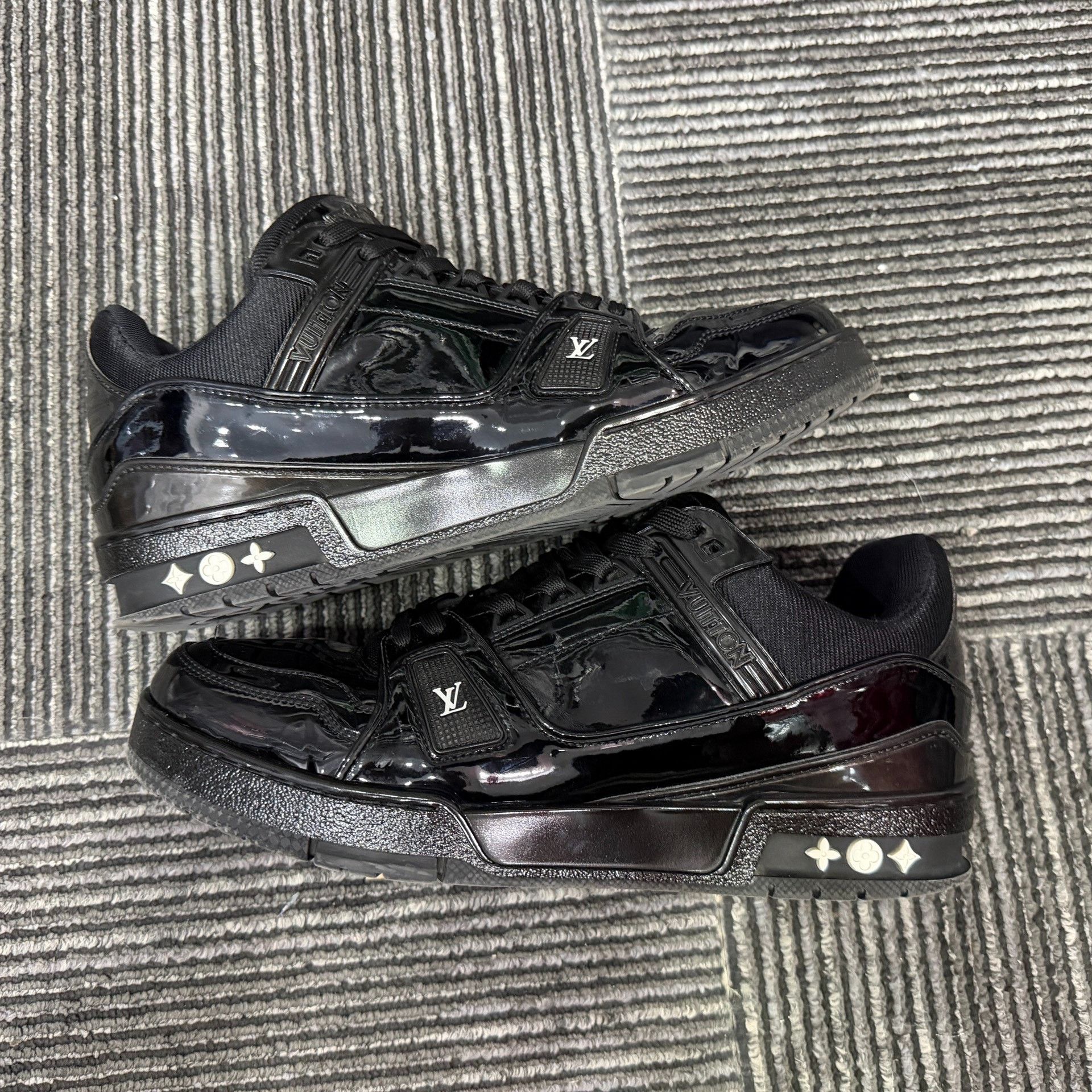 Louis Vuitton Louis Vuitton Training Black Lowtop Sneakers 7 Men Size US 7 / EU 40 - 2 Thumbnail