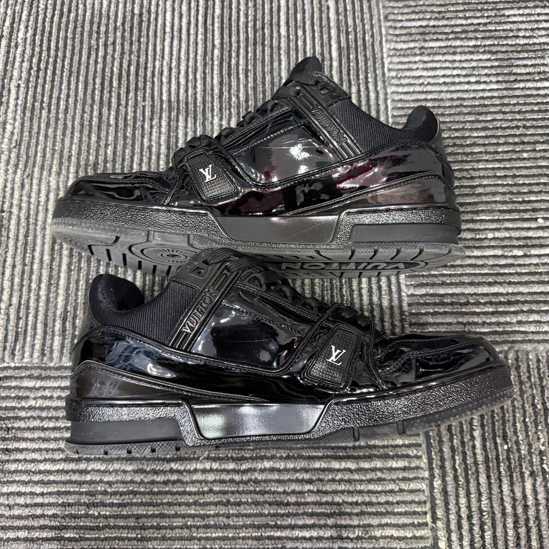 Louis Vuitton Louis Vuitton Training Black Lowtop Sneakers 7 Men Size US 7 / EU 40 - 3 Thumbnail