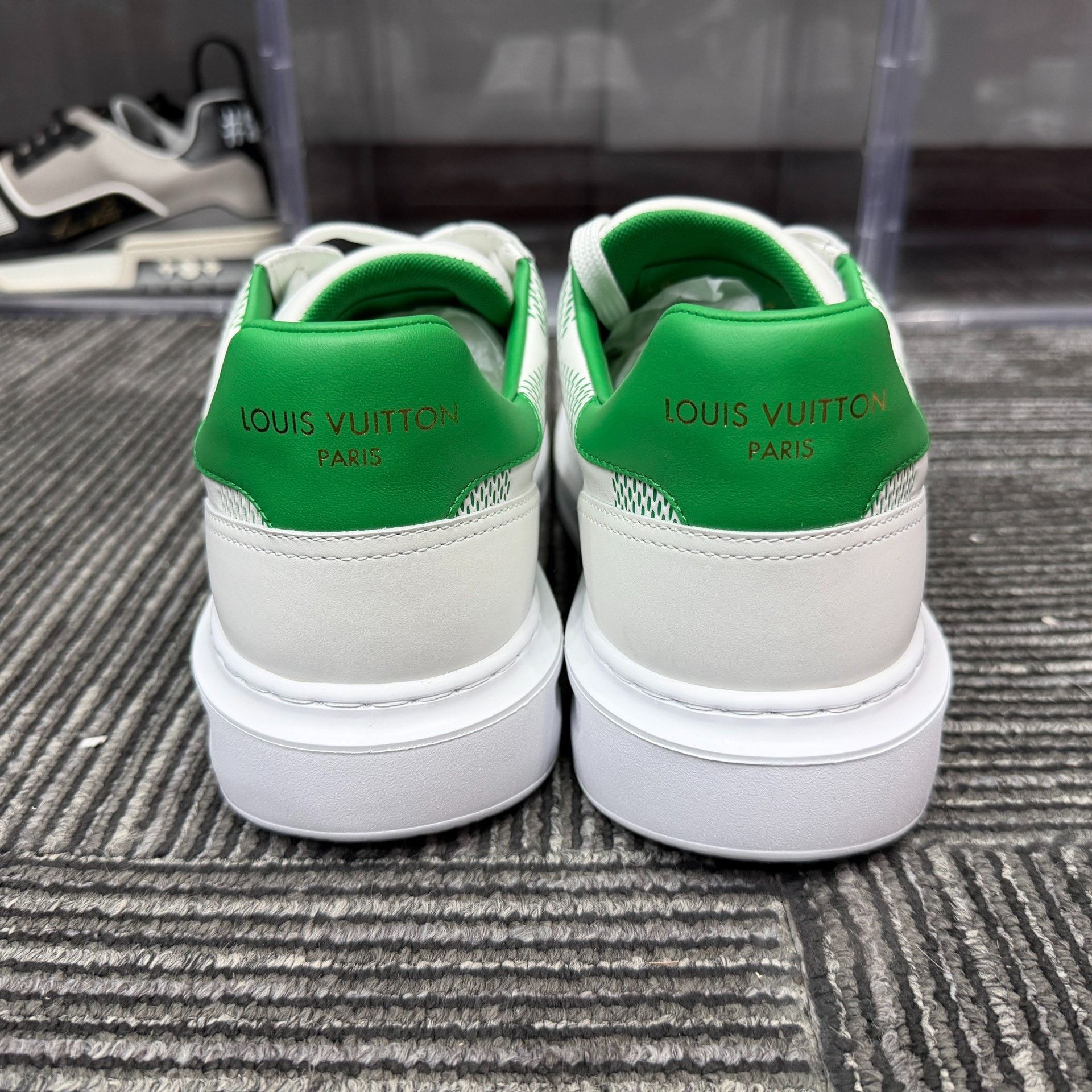 Louis Vuitton Louis Vuitton Checkered Green Lowtop Sneakers 9 Men Size US 9 / EU 42 - 5 Thumbnail