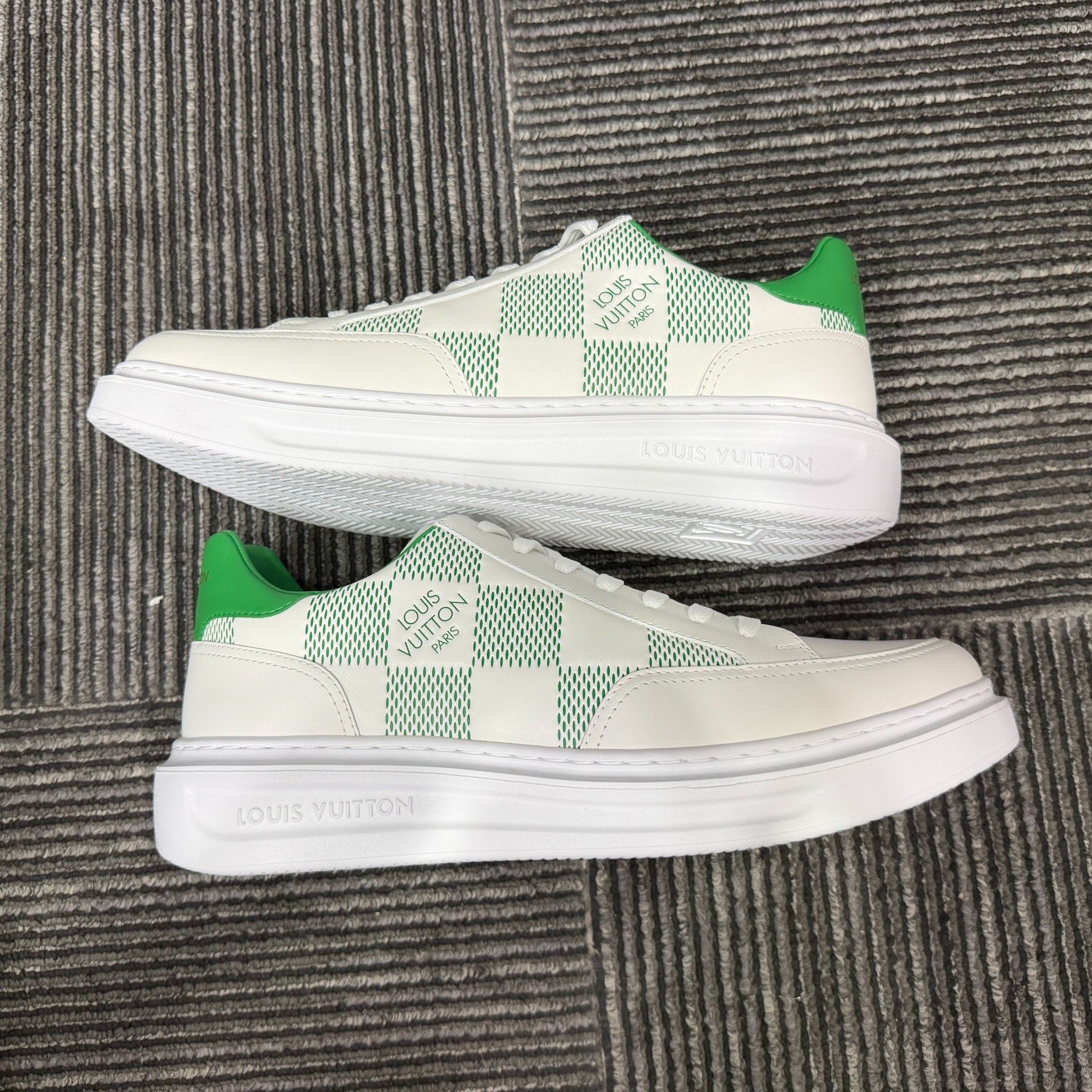 Louis Vuitton Louis Vuitton Checkered Green Lowtop Sneakers 9 Men Size US 9 / EU 42 - 2 Thumbnail