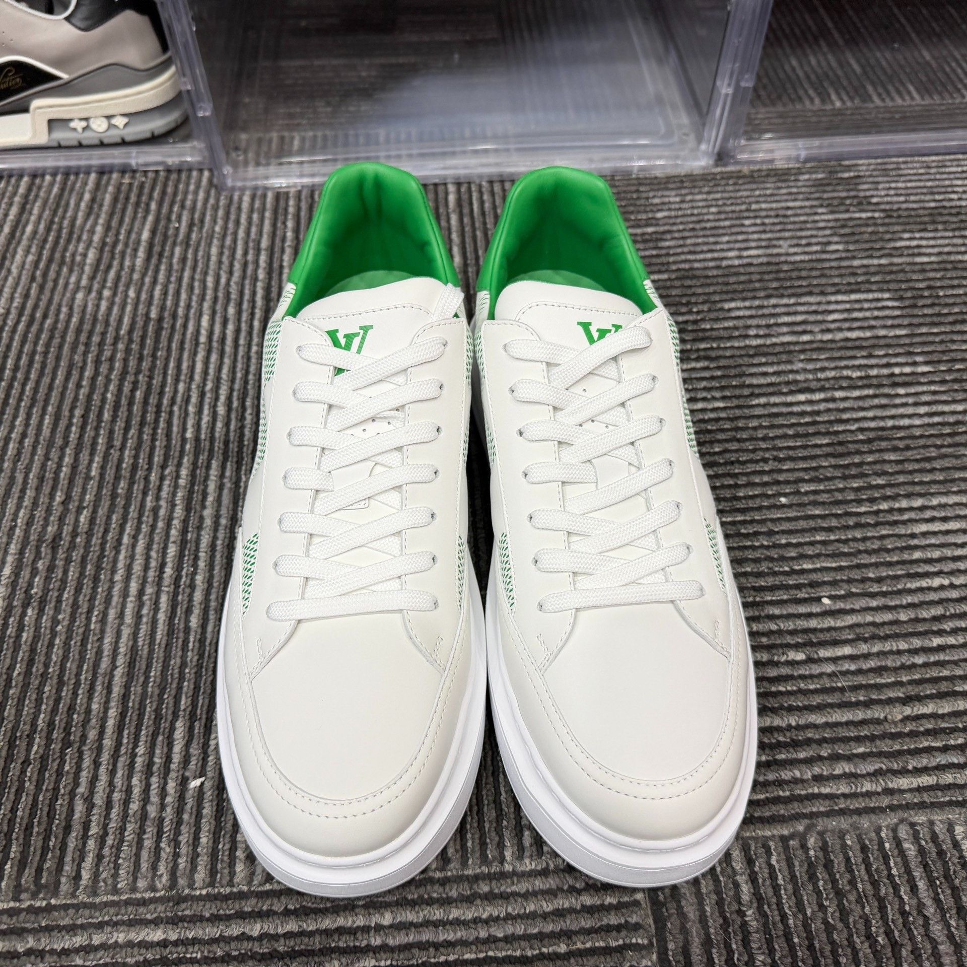 Louis Vuitton Louis Vuitton Checkered Green Lowtop Sneakers 9 Men Size US 9 / EU 42 - 4 Thumbnail
