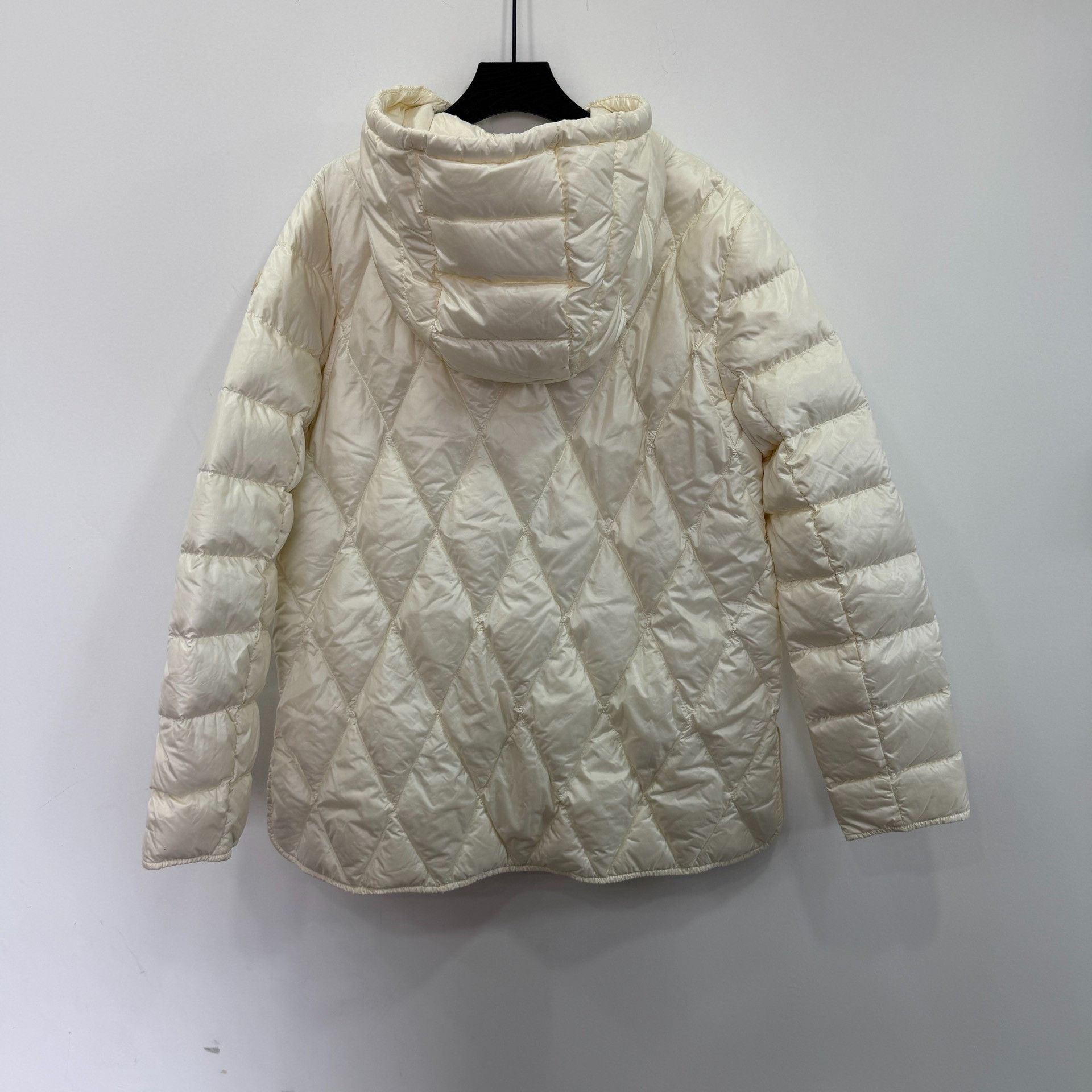 Moncler Moncler Down Down Jacket L Women Size L / US 10 / IT 46 - 2 Thumbnail