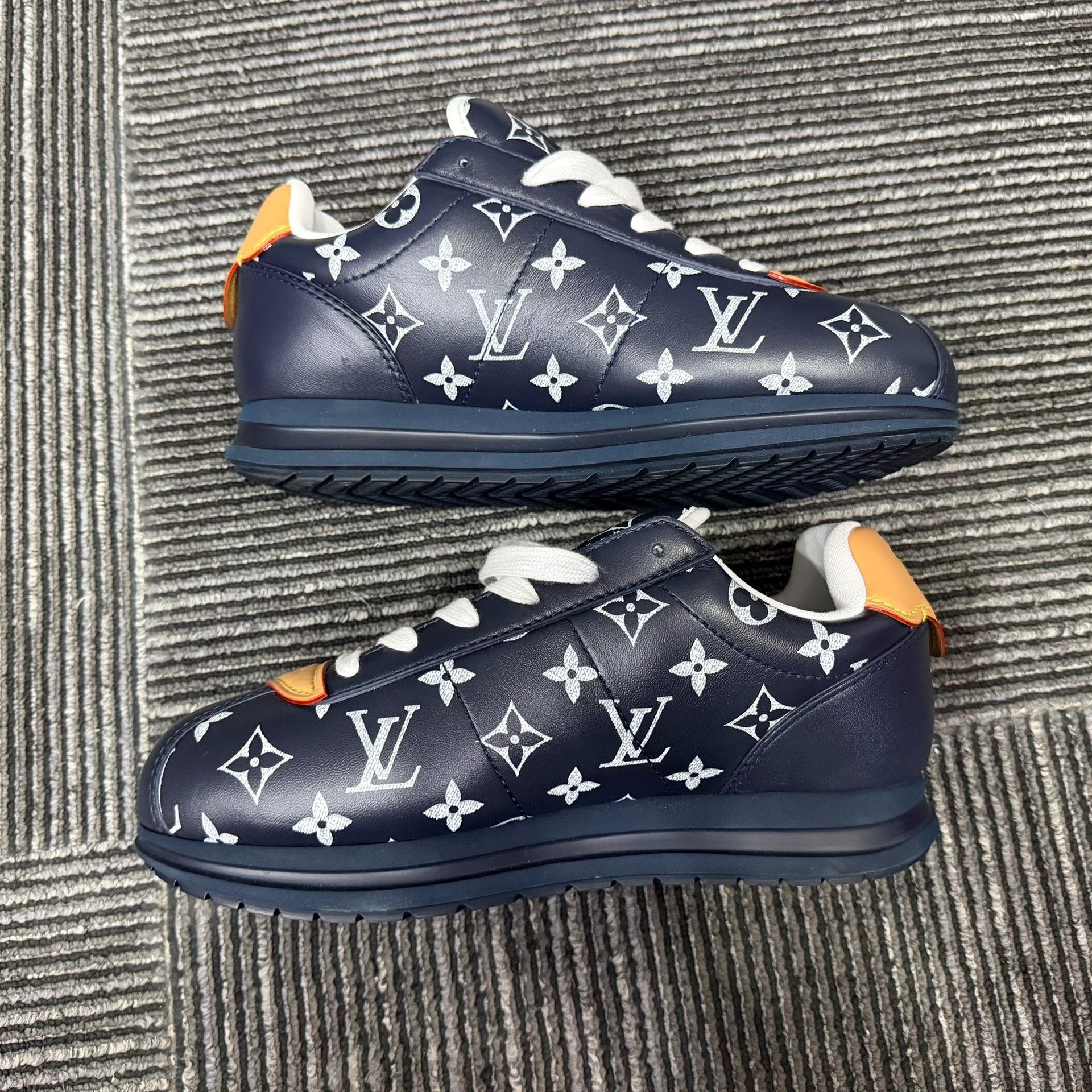 Louis Vuitton Louis Vuitton Collab Blue Lowtop Sneakers 7 Men Size US 7 / EU 40 - 3 Thumbnail