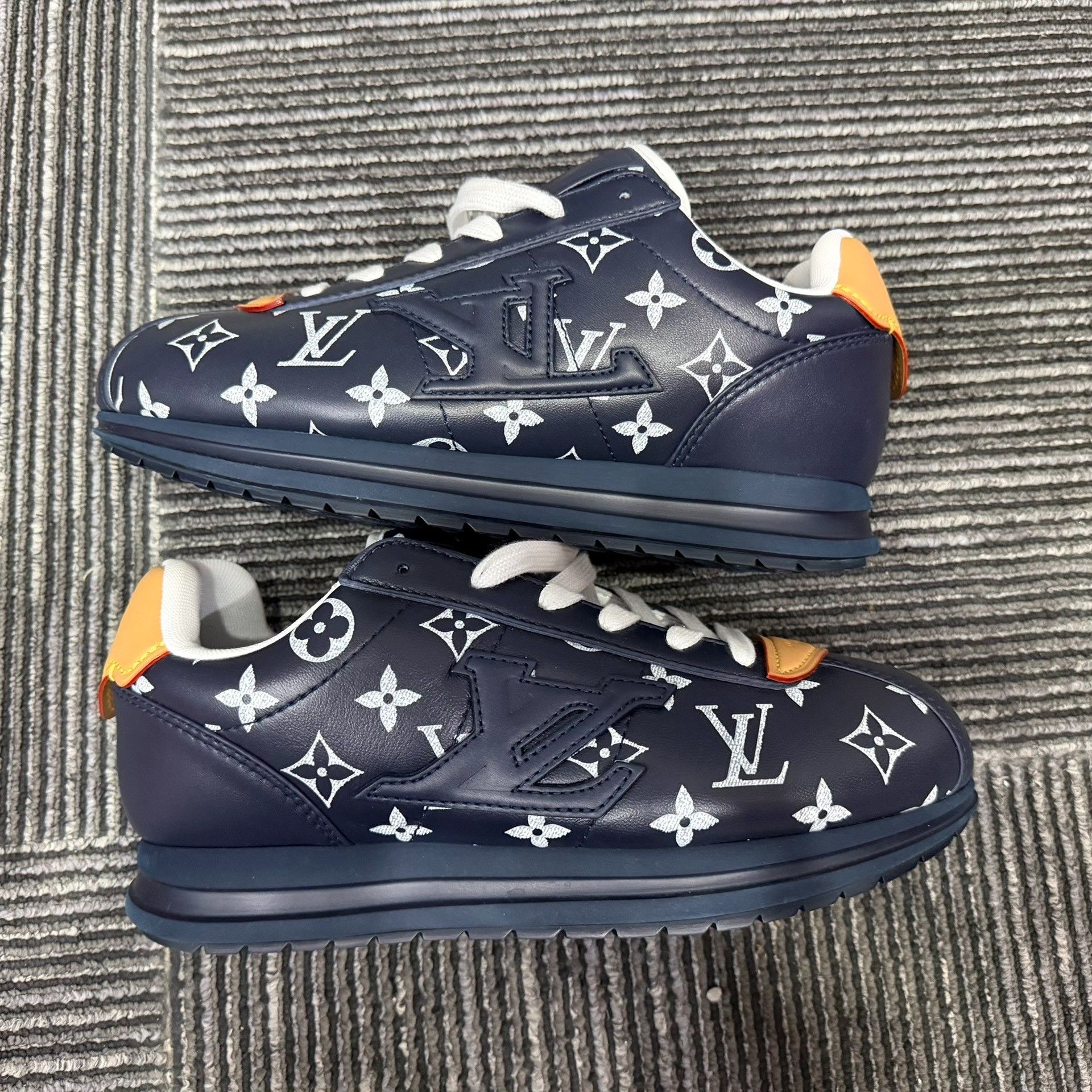 Louis Vuitton Louis Vuitton Collab Blue Lowtop Sneakers 7 Men Size US 7 / EU 40 - 2 Thumbnail