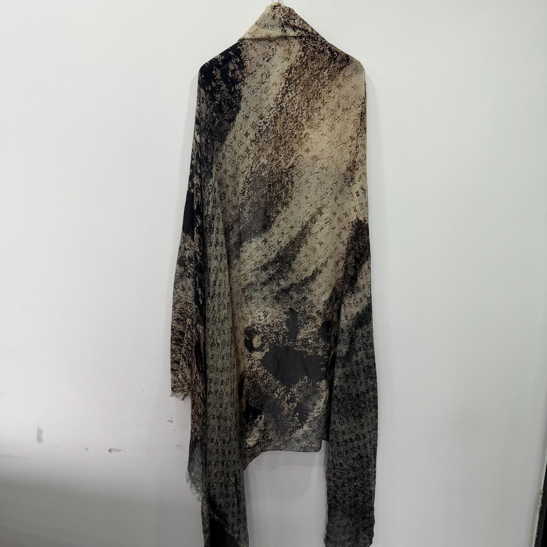 Louis Vuitton Louis Vuitton Scarf one size Men Size ONE SIZE - 2 Thumbnail