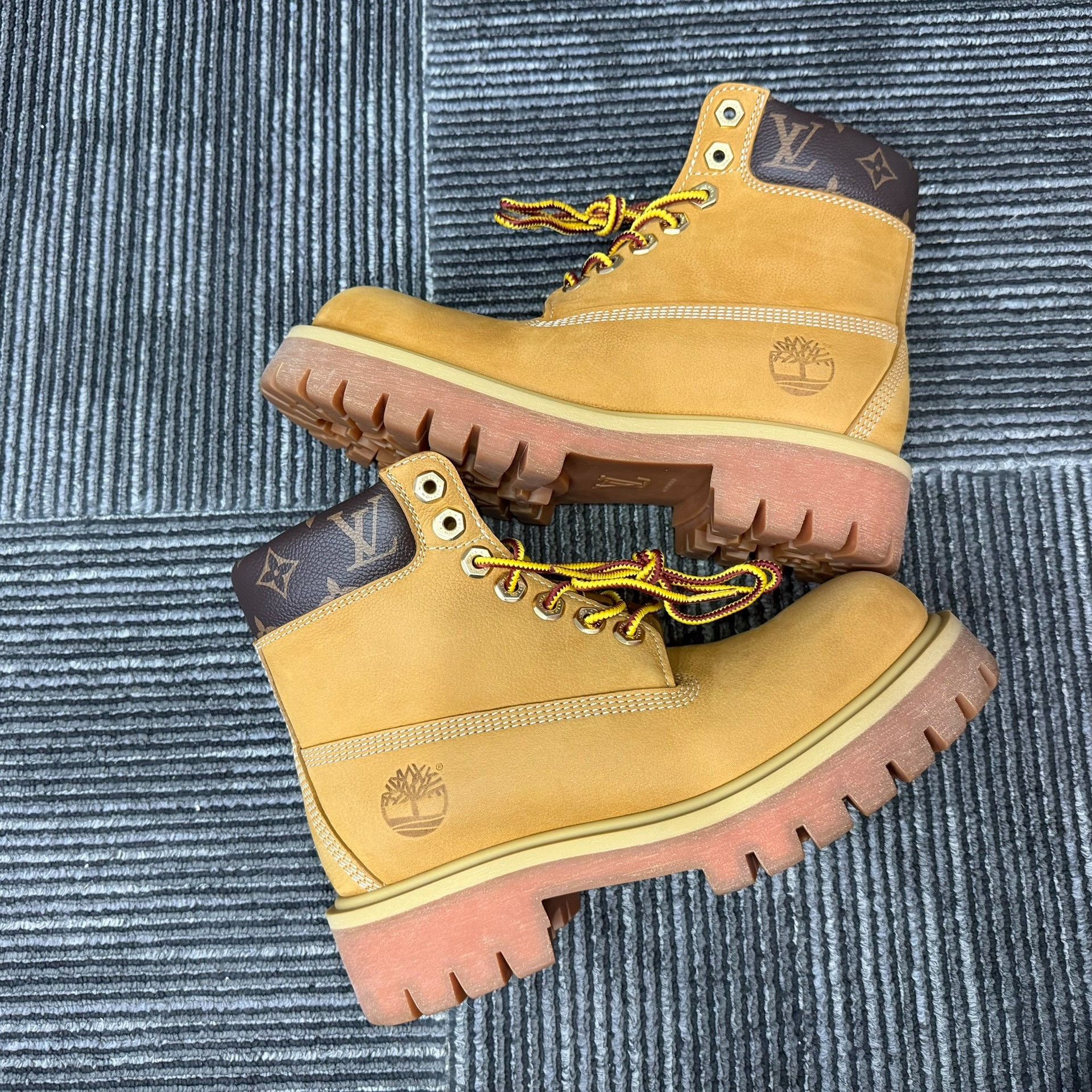 Louis Vuitton Louis Vuitton Collab Brown Boots 8 Men Size US 8 / EU 41 - 2 Thumbnail