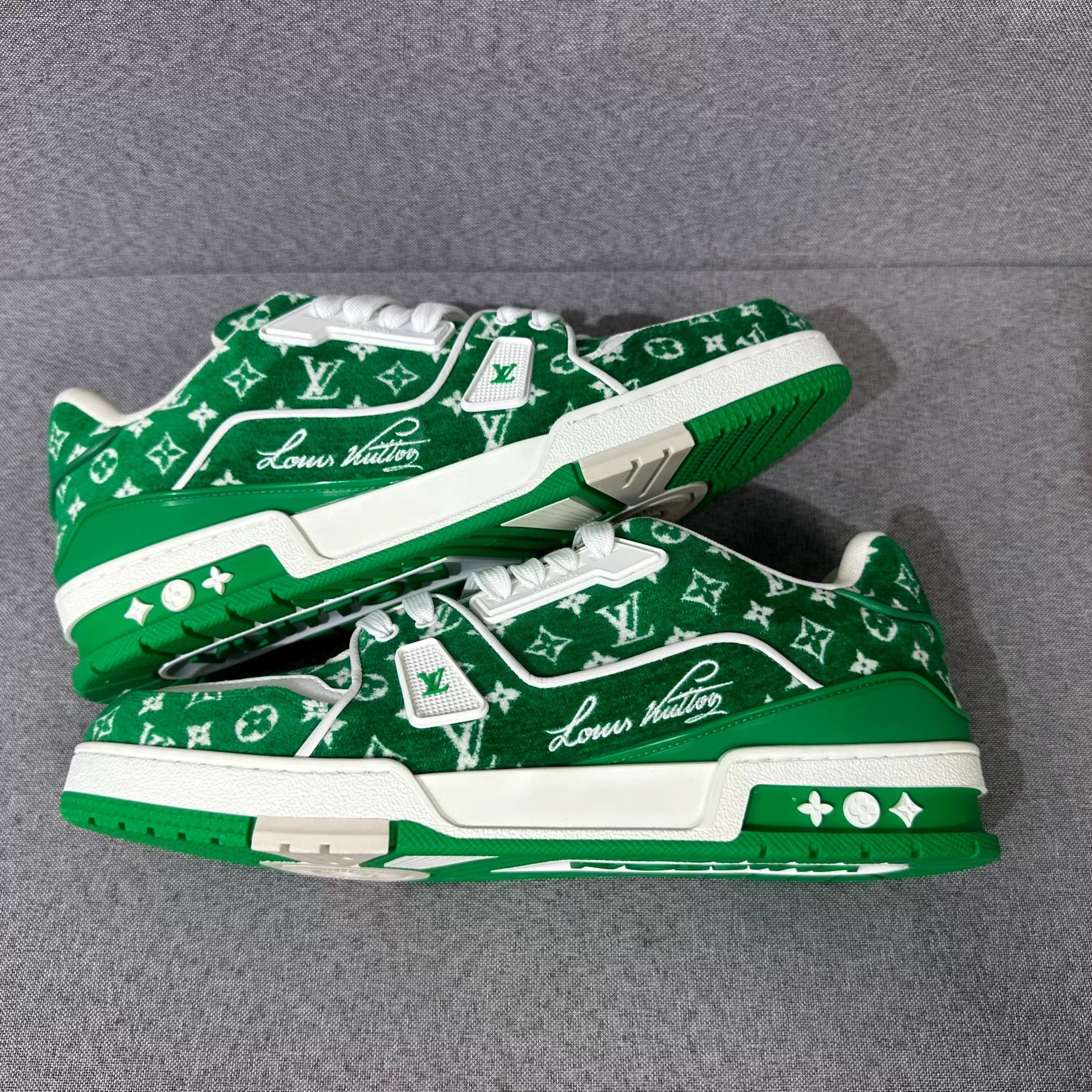 Louis Vuitton Louis Vuitton Training Green Lowtop Sneakers 11 Men Size US 11 / EU 44 - 2 Thumbnail