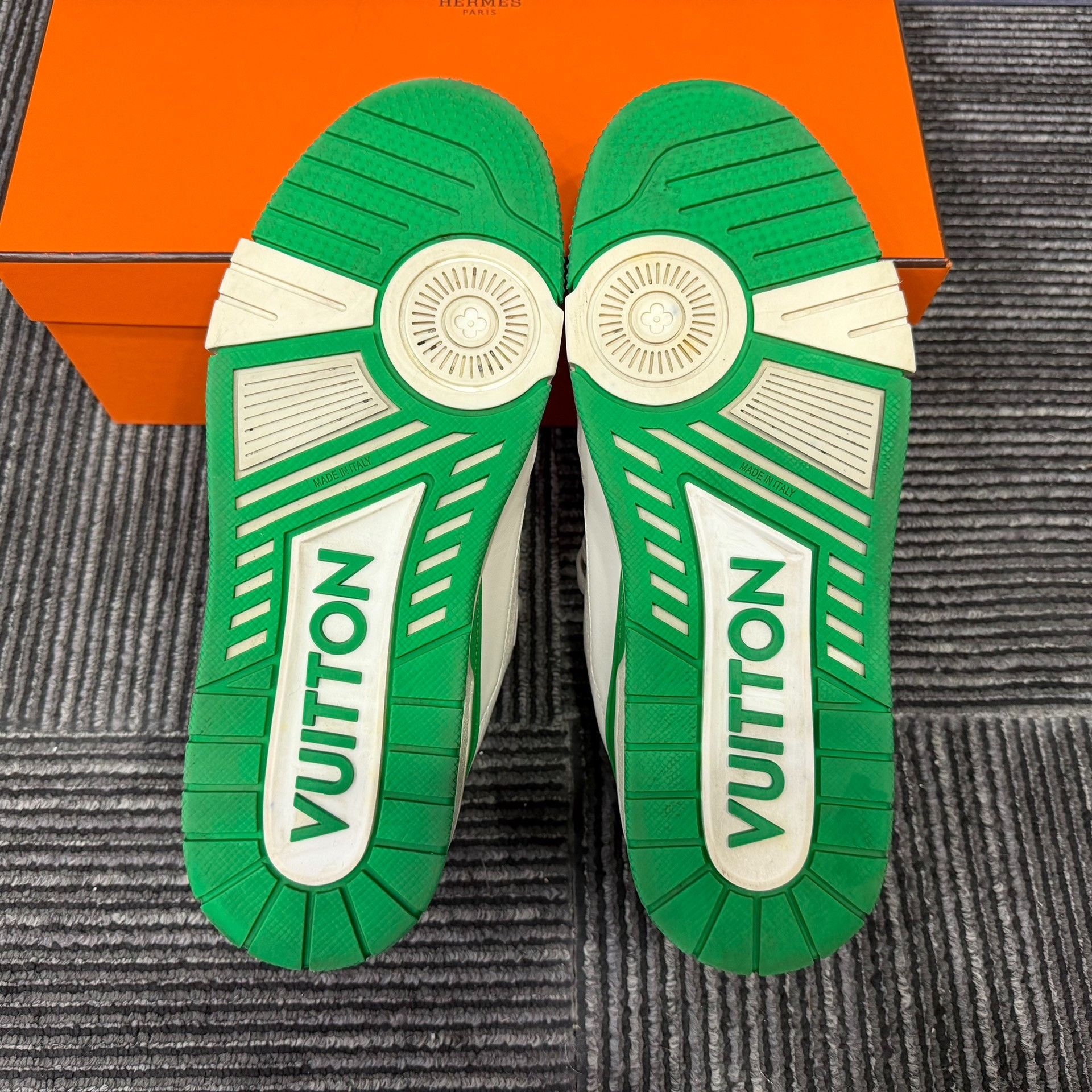 Louis Vuitton Louis Vuitton Training Green Lowtop Sneakers 11 Men Size US 11 / EU 44 - 6 Thumbnail