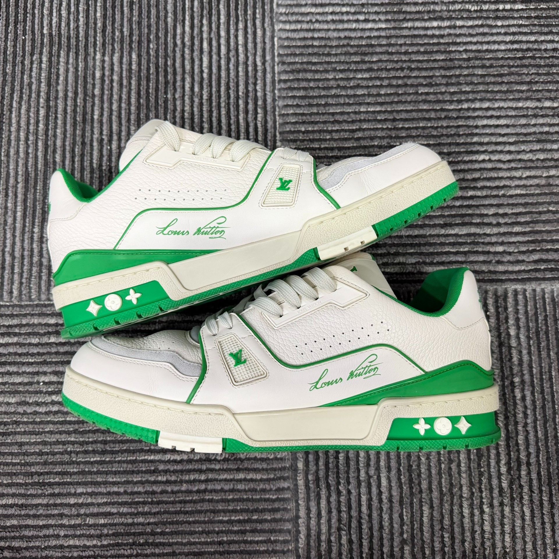 Louis Vuitton Louis Vuitton Training Green Lowtop Sneakers 11 Men Size US 11 / EU 44 - 2 Thumbnail