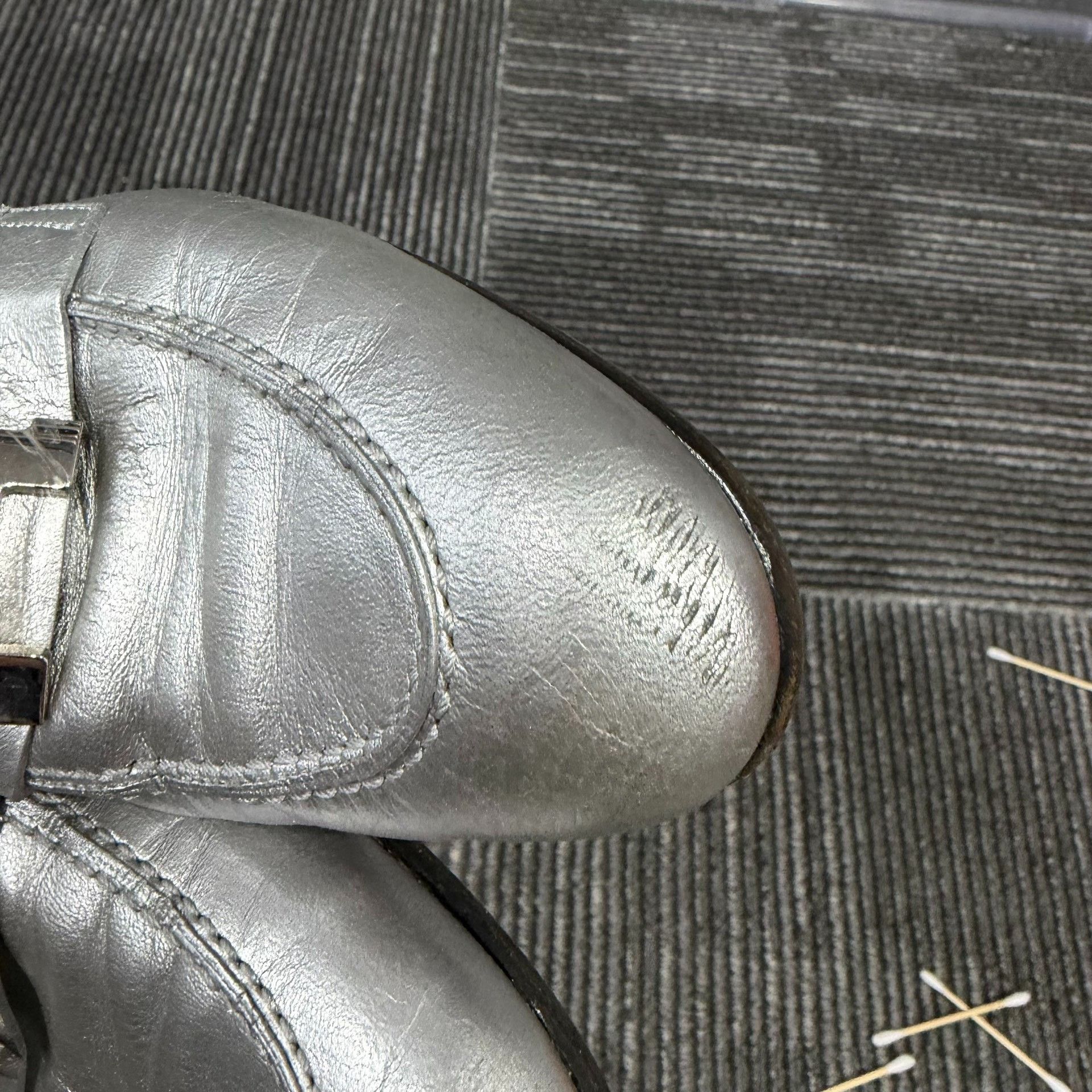 Hermes Hermes Silver Lowtop Sneakers us_7 Women Size US 7 / IT 37 - 6 Thumbnail
