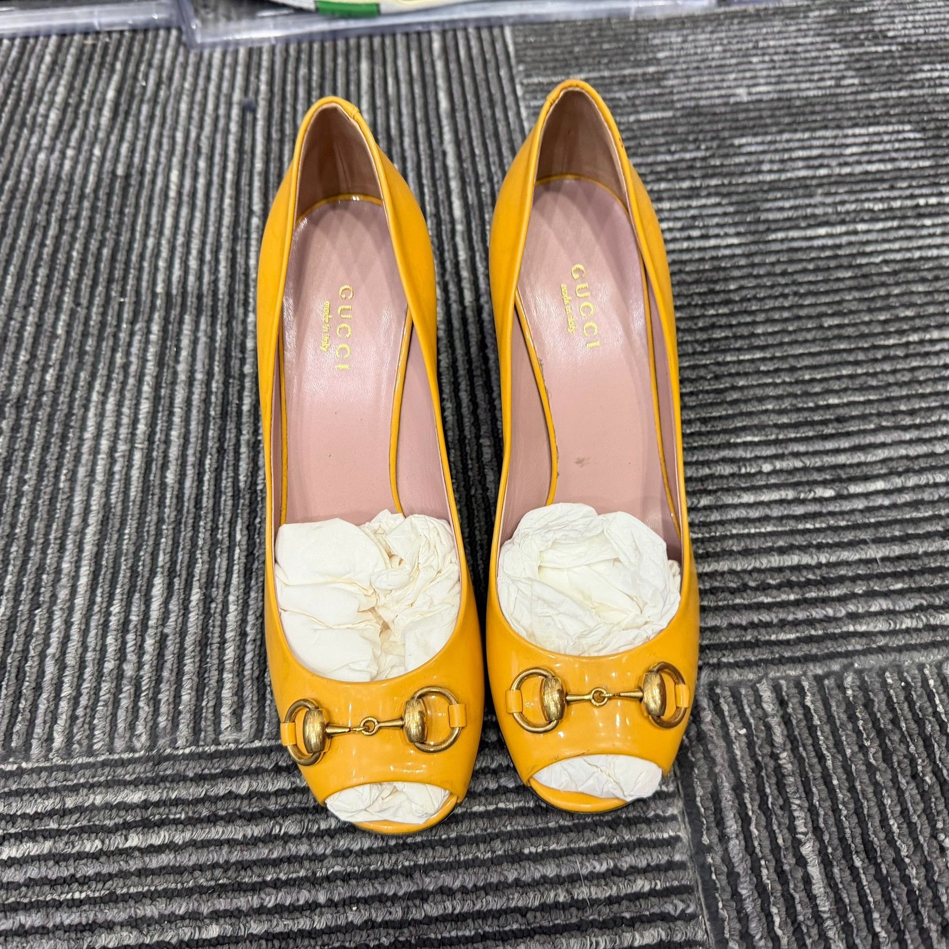 Gucci Gucci Patent Yellow Lowtop Sneakers us_6 Women Size US 6 / IT 36 - 4 Thumbnail