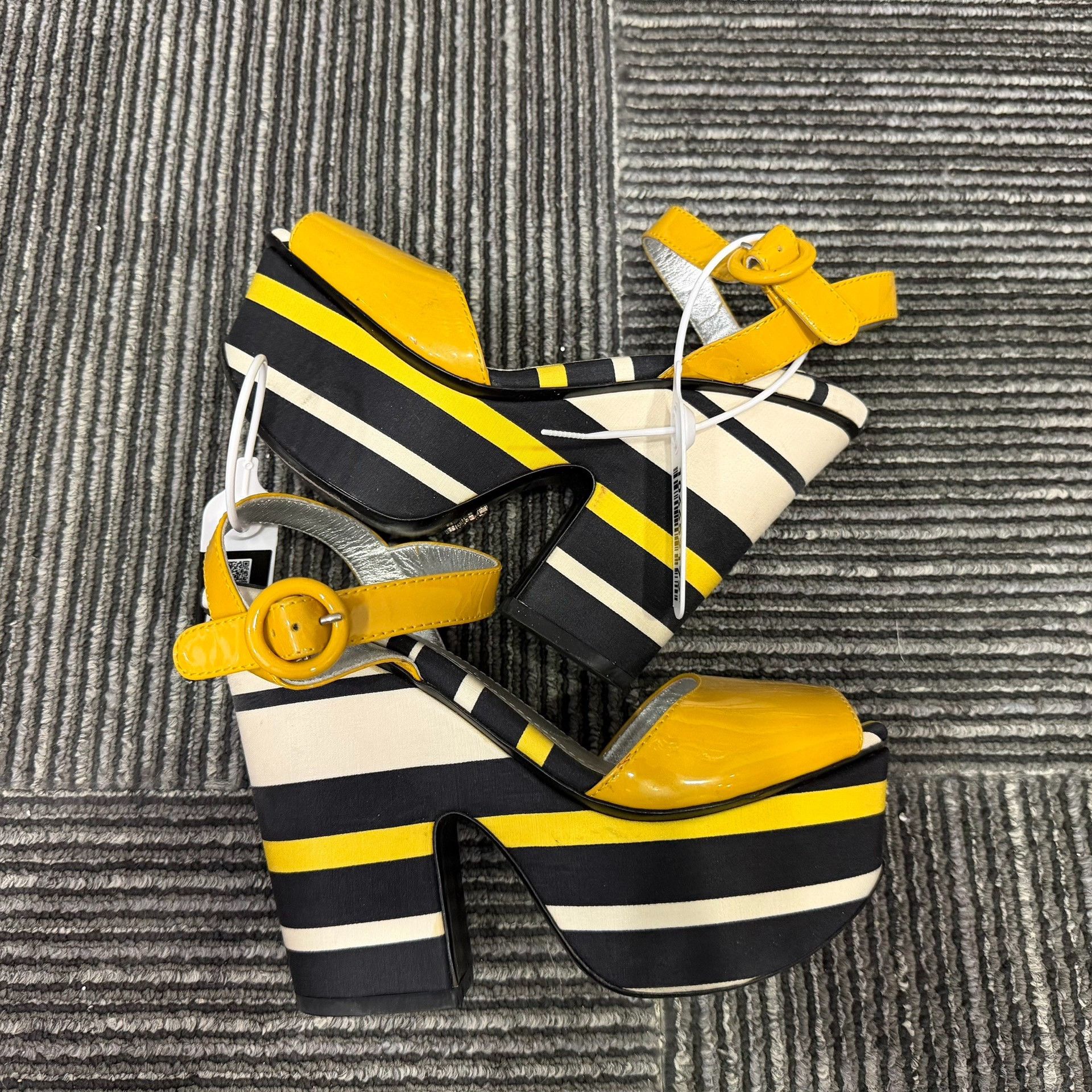Prada Prada Sandals us_6 Women Size US 6 / IT 36 - 2 Thumbnail