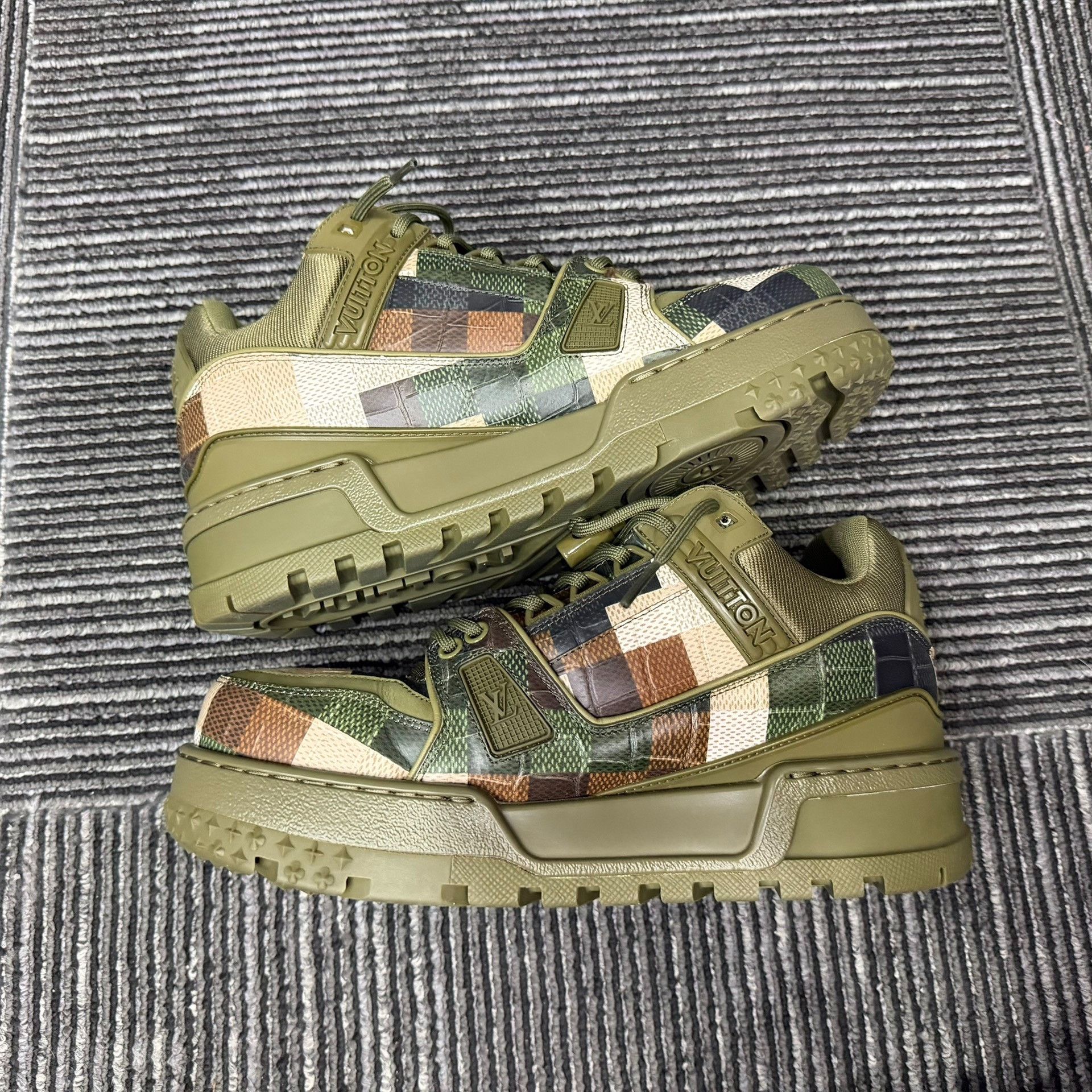 Louis Vuitton Louis Vuitton Training Green Lowtop Sneakers 6 Men Size US 6 / EU 39 - 3 Thumbnail