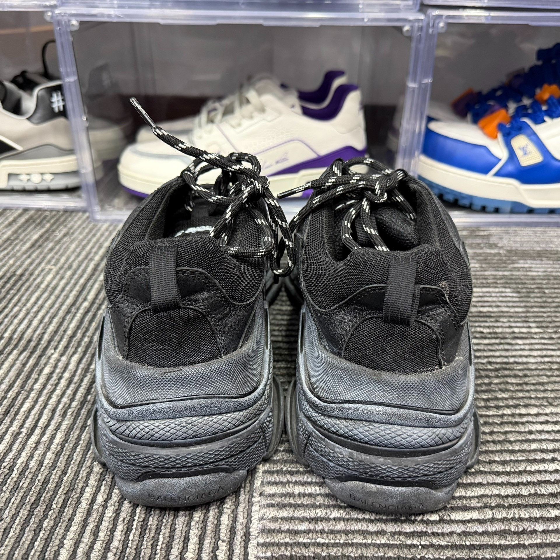 Balenciaga Balenciaga Retro Lowtop Sneakers 9 Men Size US 9 / EU 42 - 5 Thumbnail