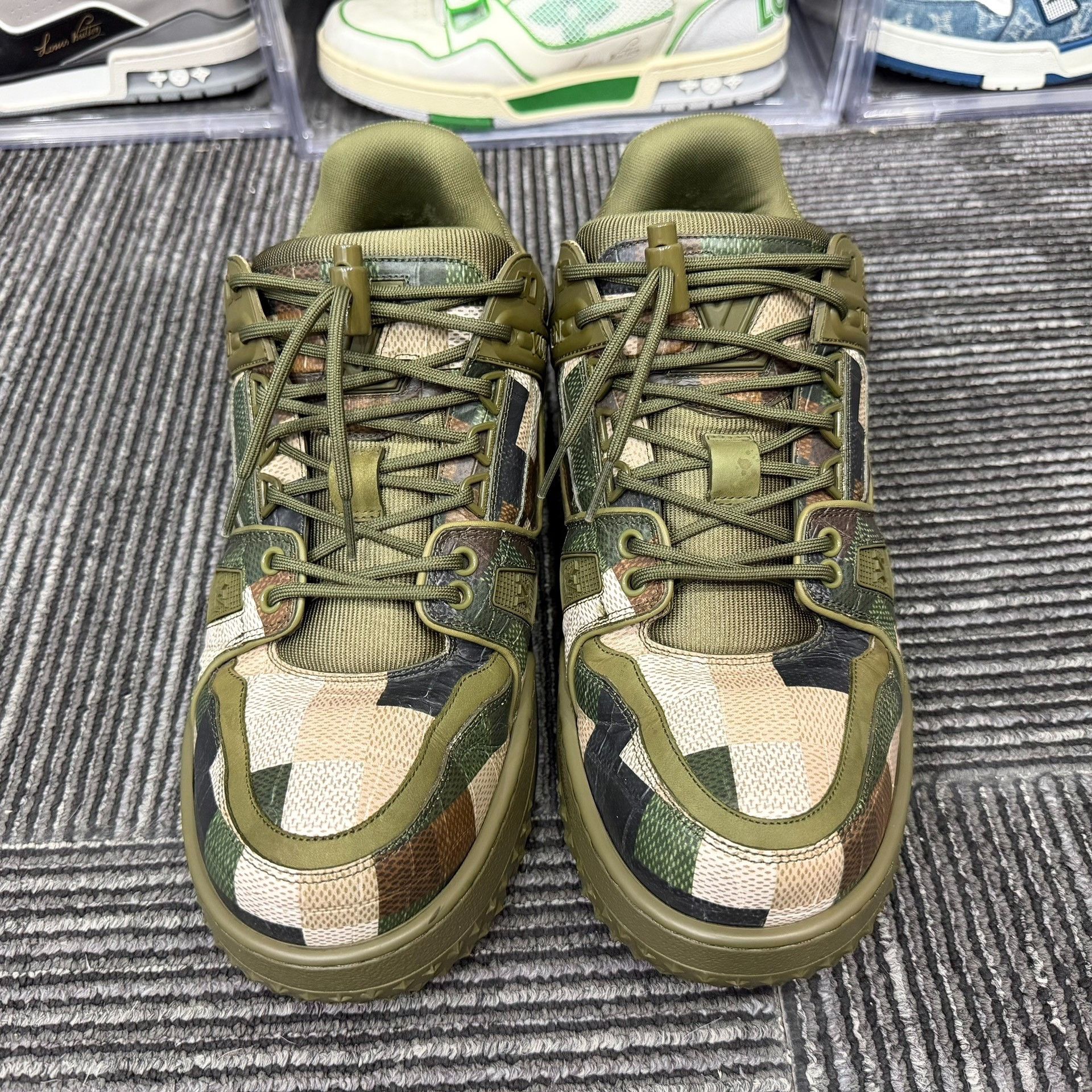 Louis Vuitton Louis Vuitton Training Green Lowtop Sneakers 9 Men Size US 9 / EU 42 - 4 Thumbnail