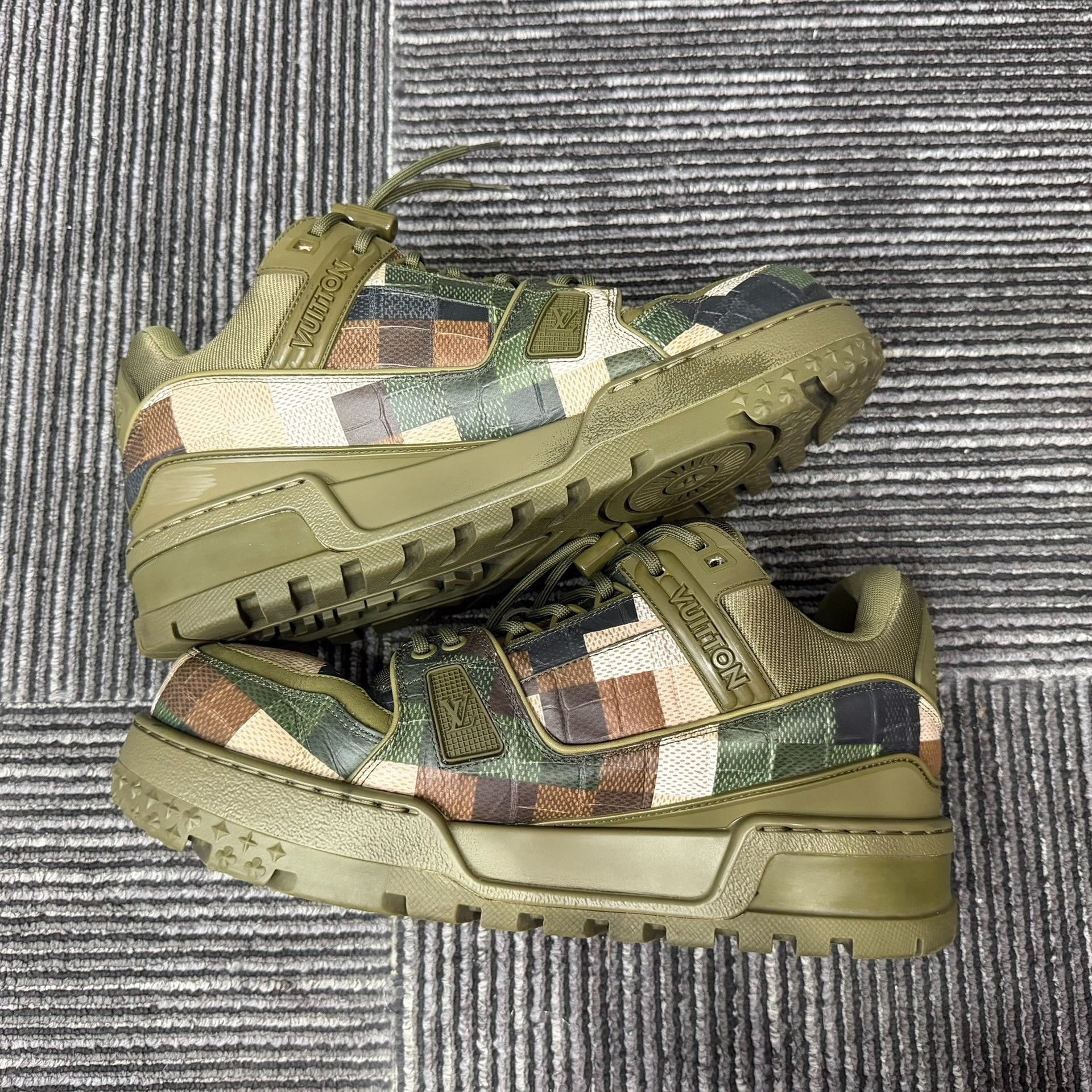 Louis Vuitton Louis Vuitton Training Green Lowtop Sneakers 9 Men Size US 9 / EU 42 - 3 Thumbnail