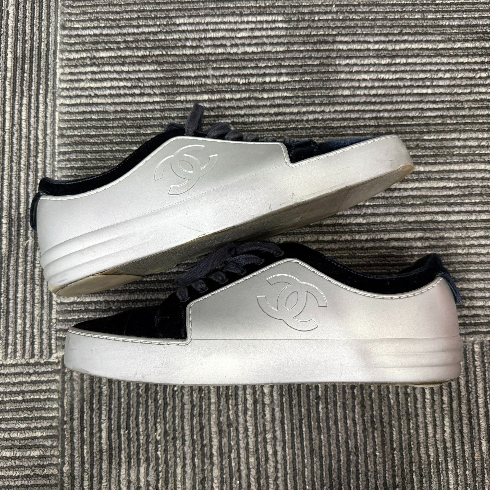 Chanel Chanel Velvet Blue Lowtop Sneakers 9 Men Size US 9 / EU 42 - 2 Thumbnail
