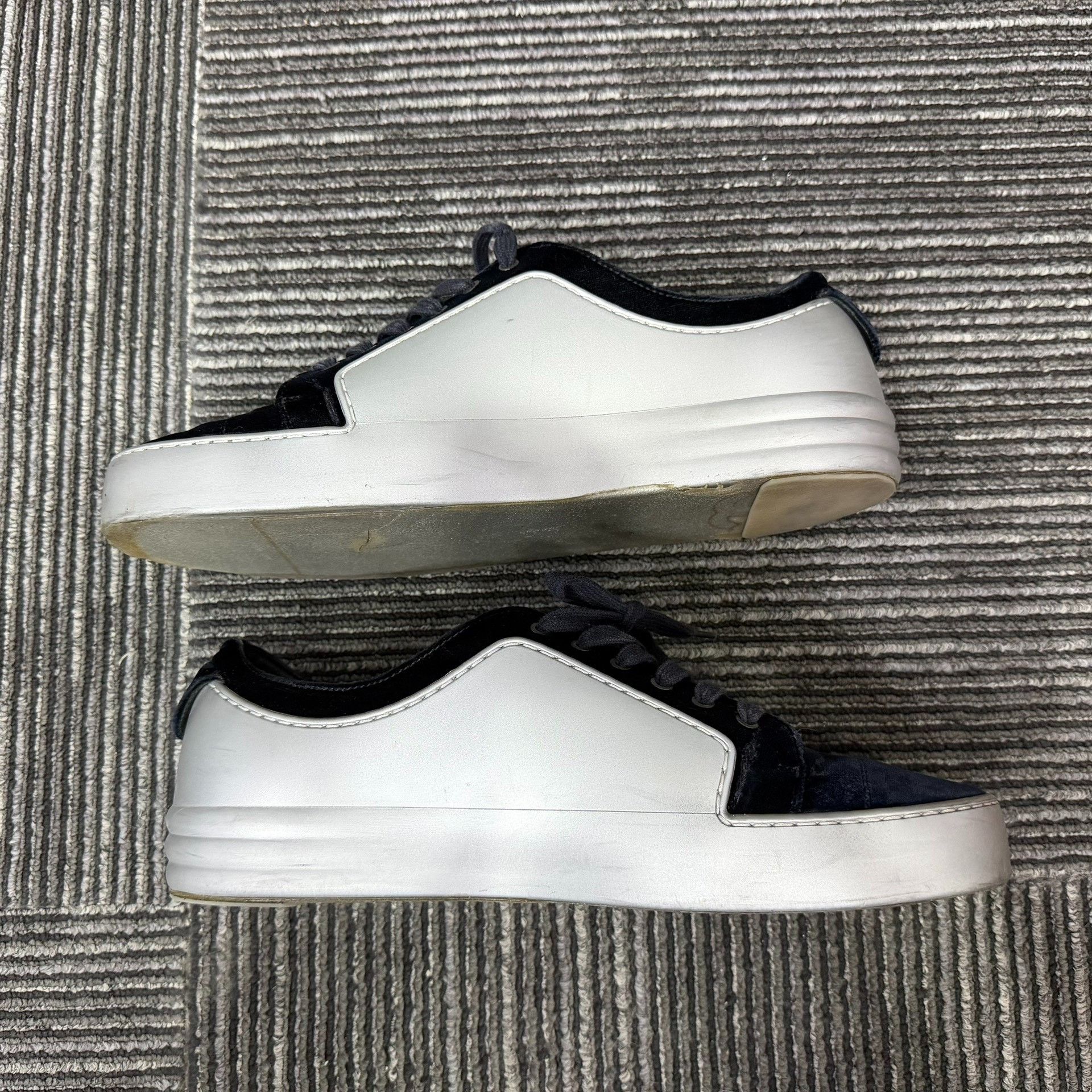 Chanel Chanel Velvet Blue Lowtop Sneakers 9 Men Size US 9 / EU 42 - 3 Thumbnail