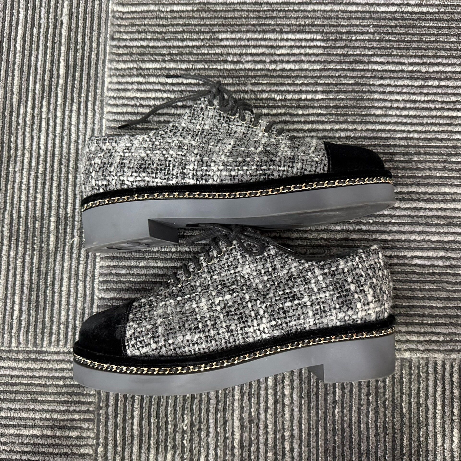 Chanel Chanel Retro Lowtop Sneakers us_7 Women Size US 7 / IT 37 - 2 Thumbnail