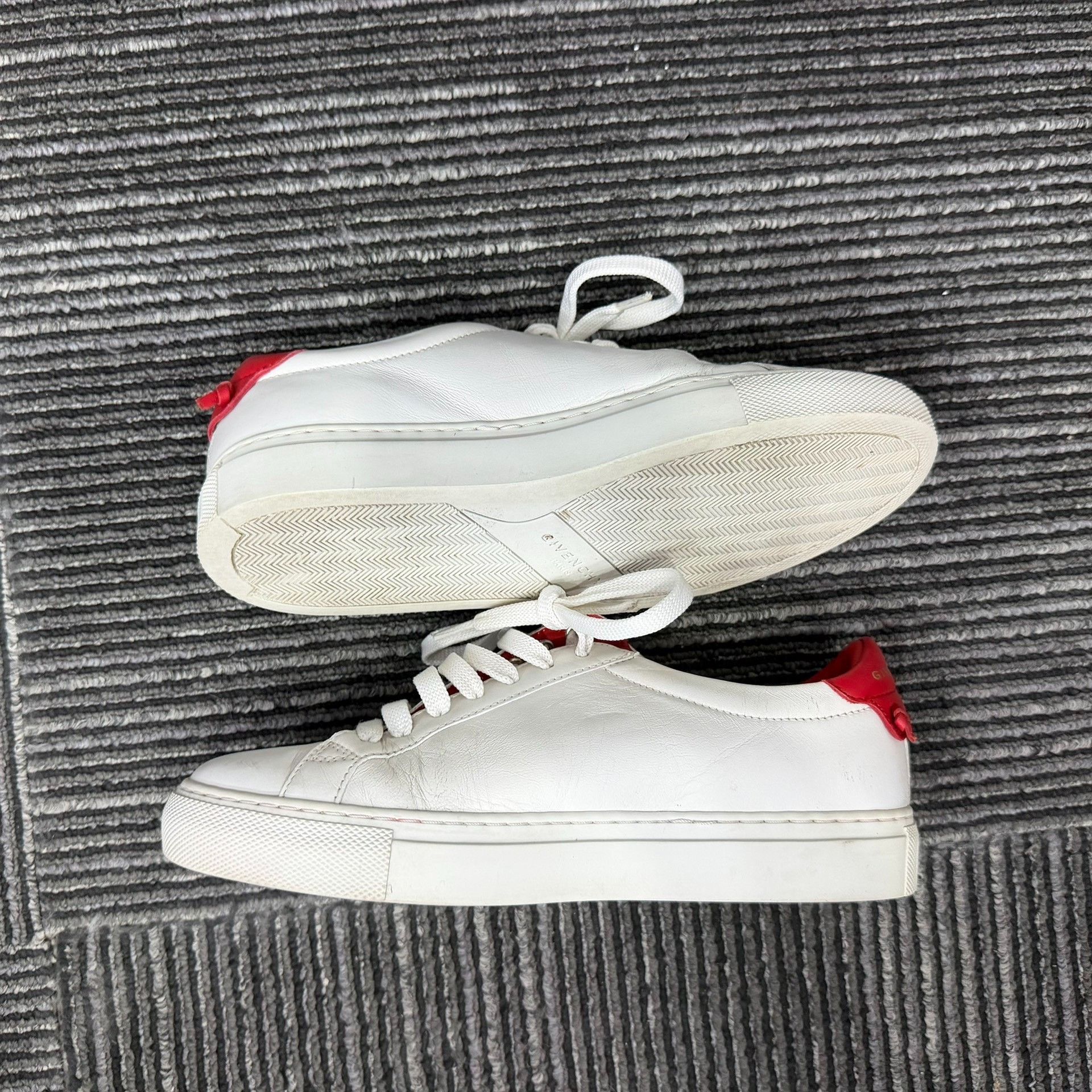 Givenchy Givenchy White Lowtop Sneakers us_5 Women Size US 5 / IT 35 - 3 Thumbnail