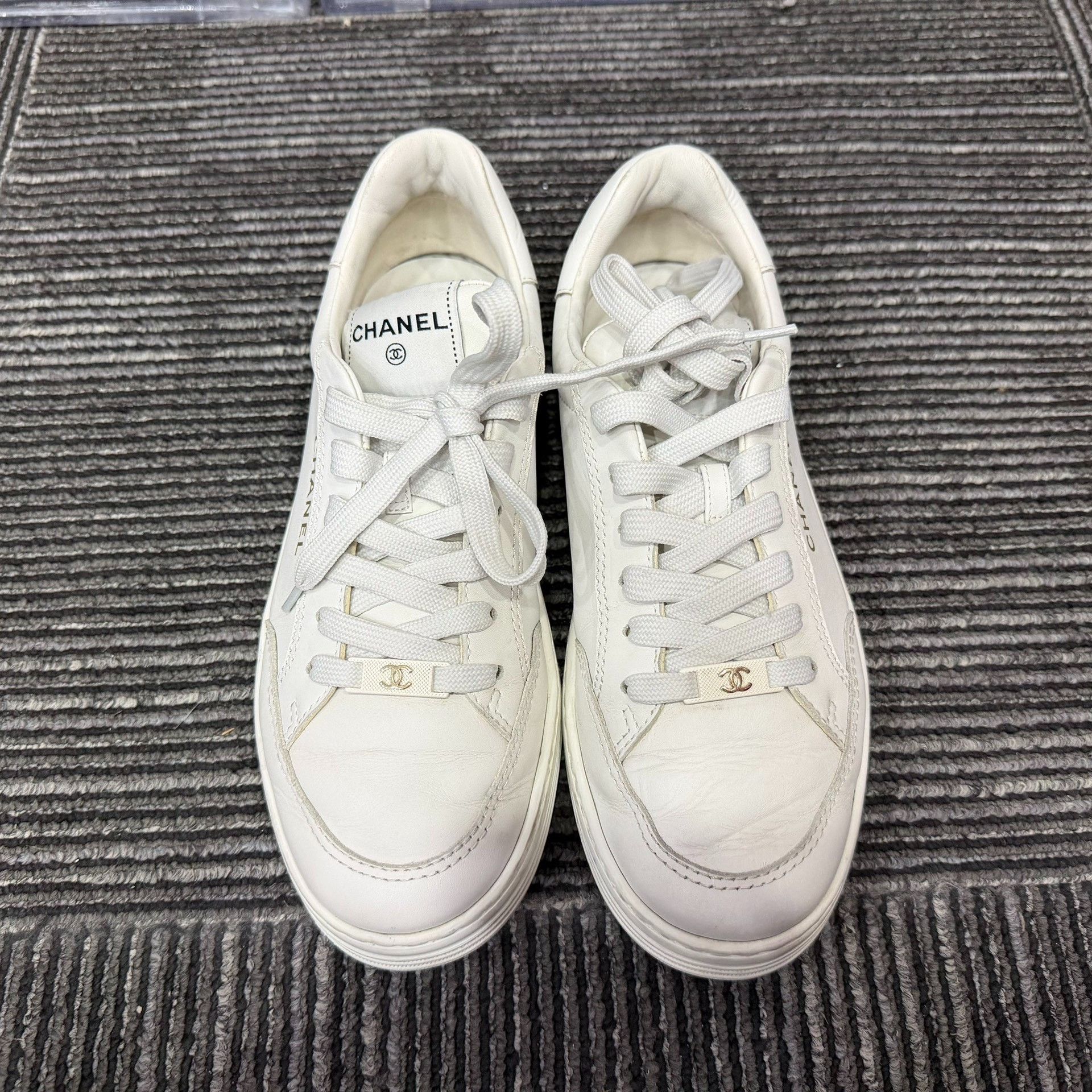 Chanel Chanel Retro White Lowtop Sneakers us_9 Women Size US 9 / IT 39 - 4 Thumbnail