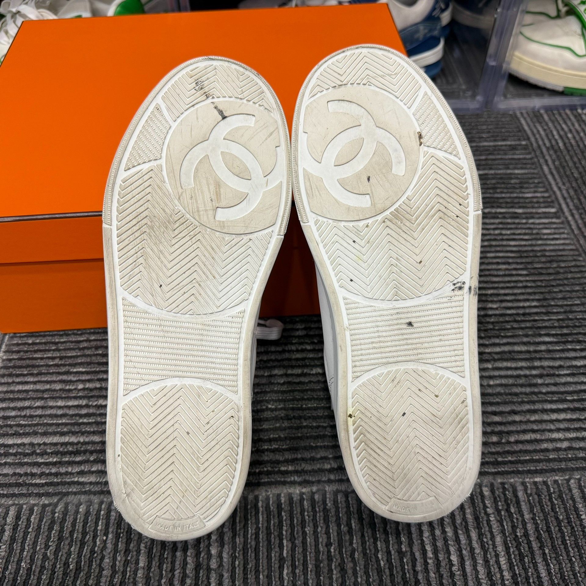 Chanel Chanel Retro White Lowtop Sneakers us_9 Women Size US 9 / IT 39 - 6 Thumbnail