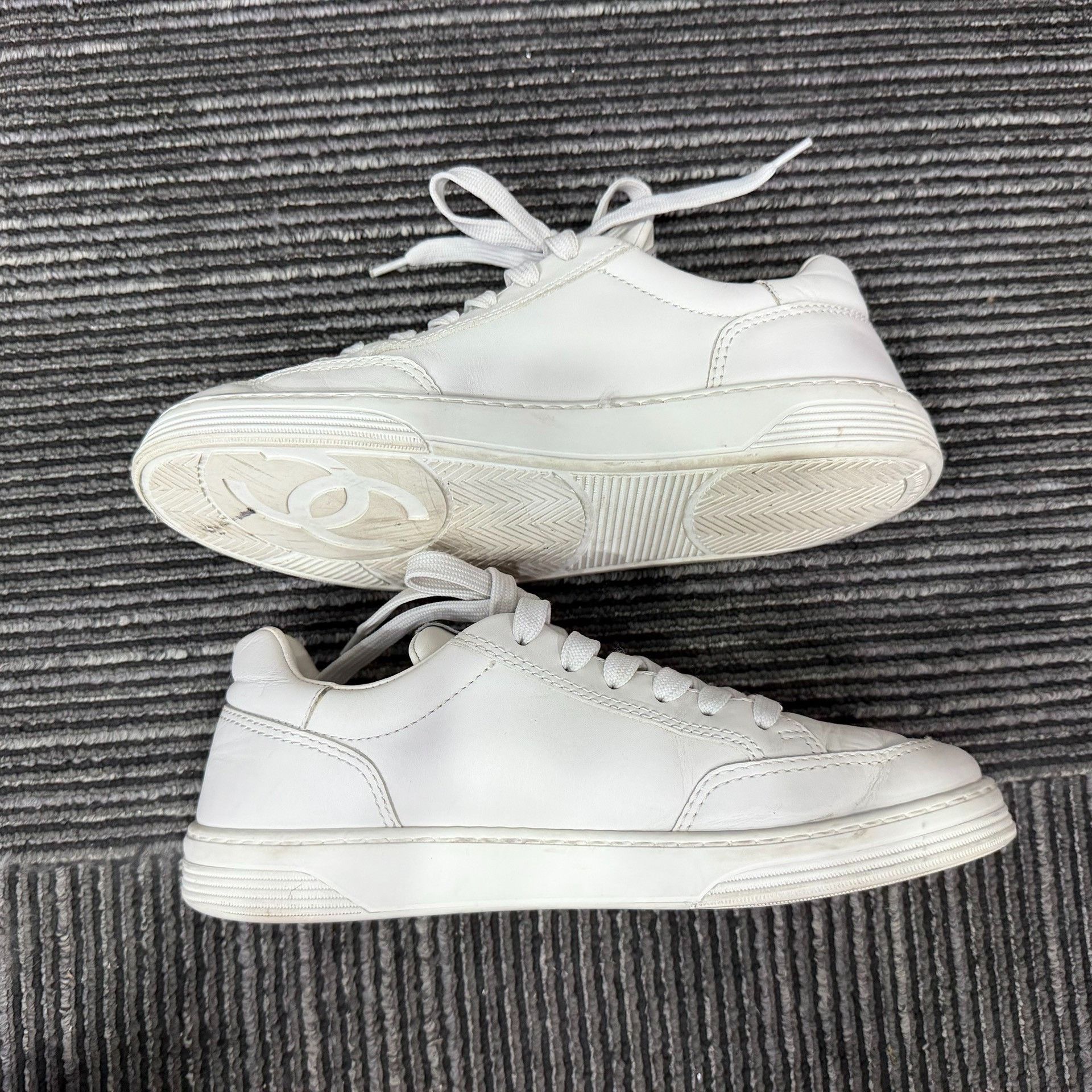 Chanel Chanel Retro White Lowtop Sneakers us_9 Women Size US 9 / IT 39 - 3 Thumbnail