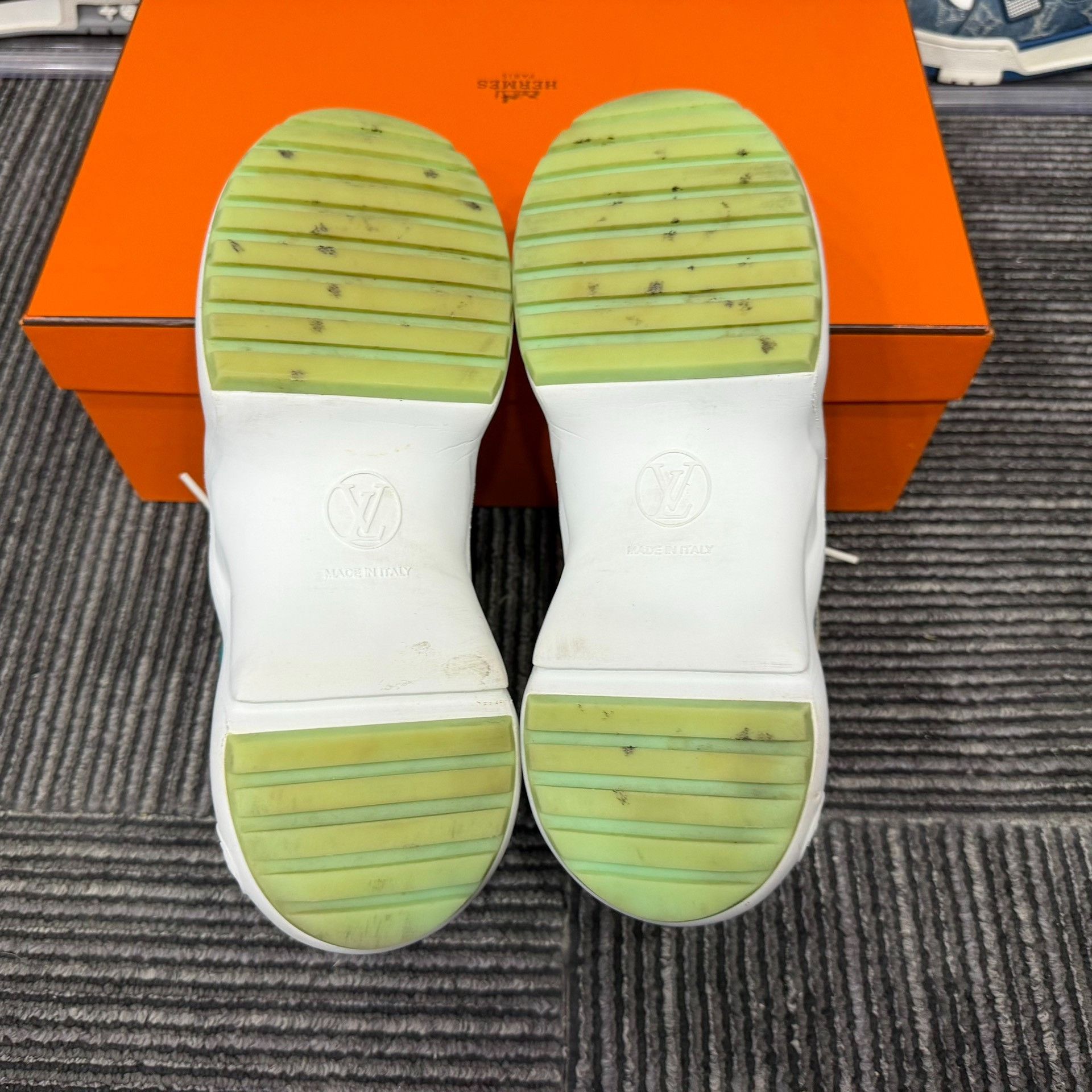 Louis Vuitton Louis Vuitton Green Lowtop Sneakers us_5 Women Size US 5 / IT 35 - 6 Thumbnail